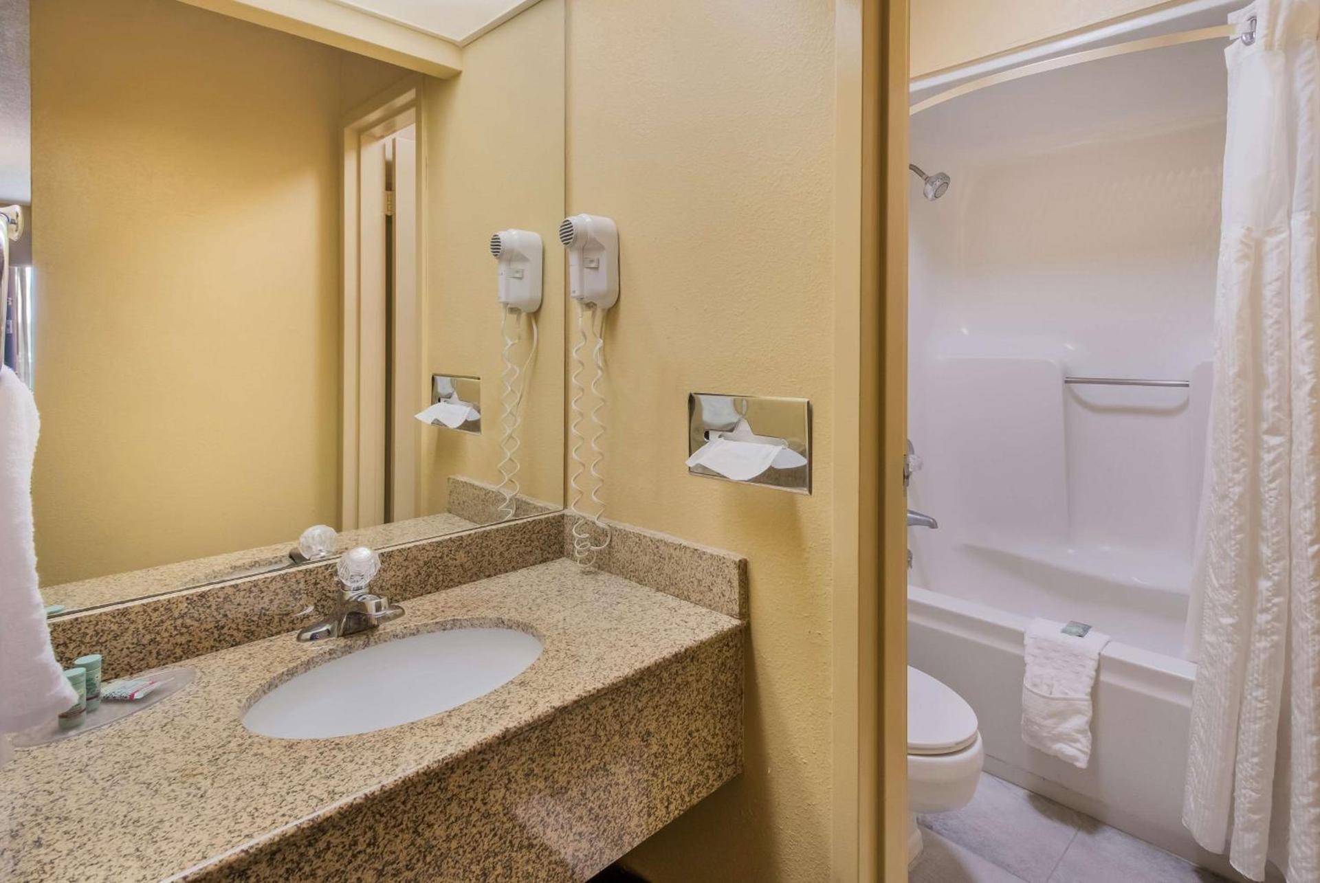 Best Western University Inn photo 26