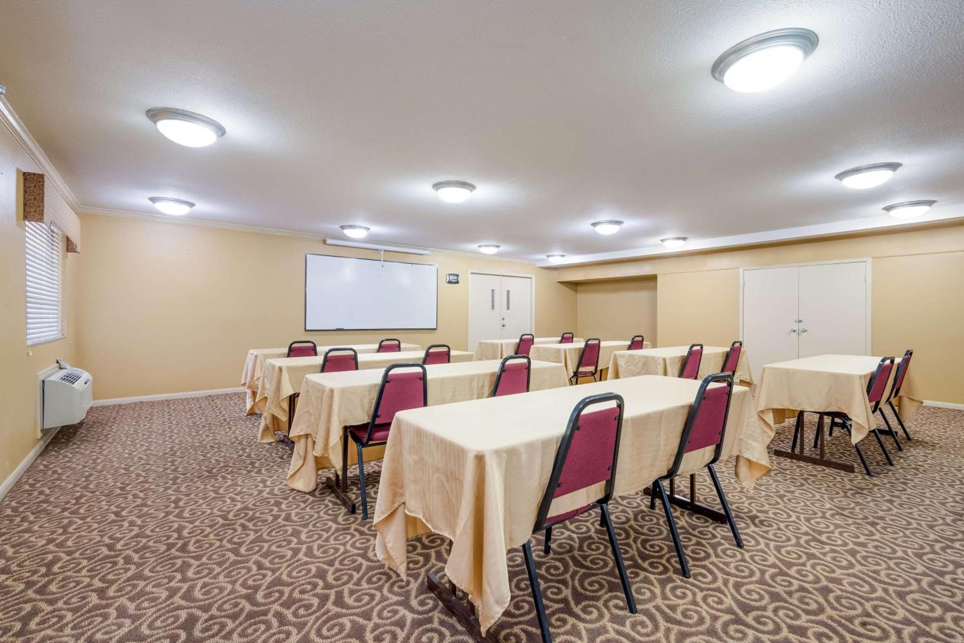 SureStay Hotel by Best Western Deer Park photo 36