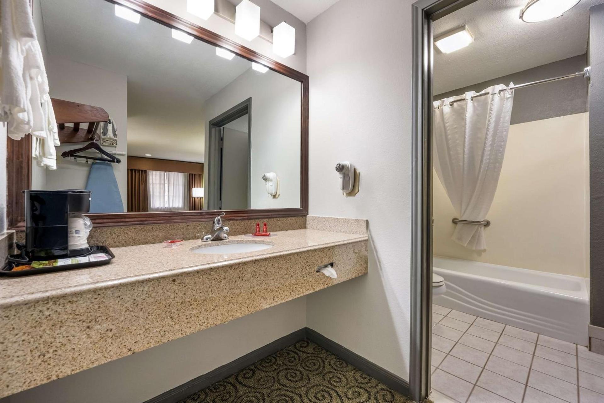 SureStay Hotel by Best Western Deer Park photo 28
