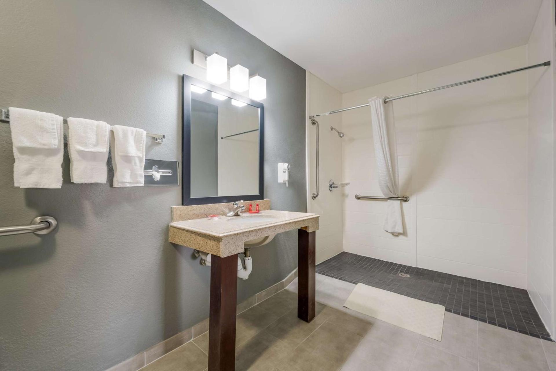 SureStay Hotel by Best Western Deer Park photo 29
