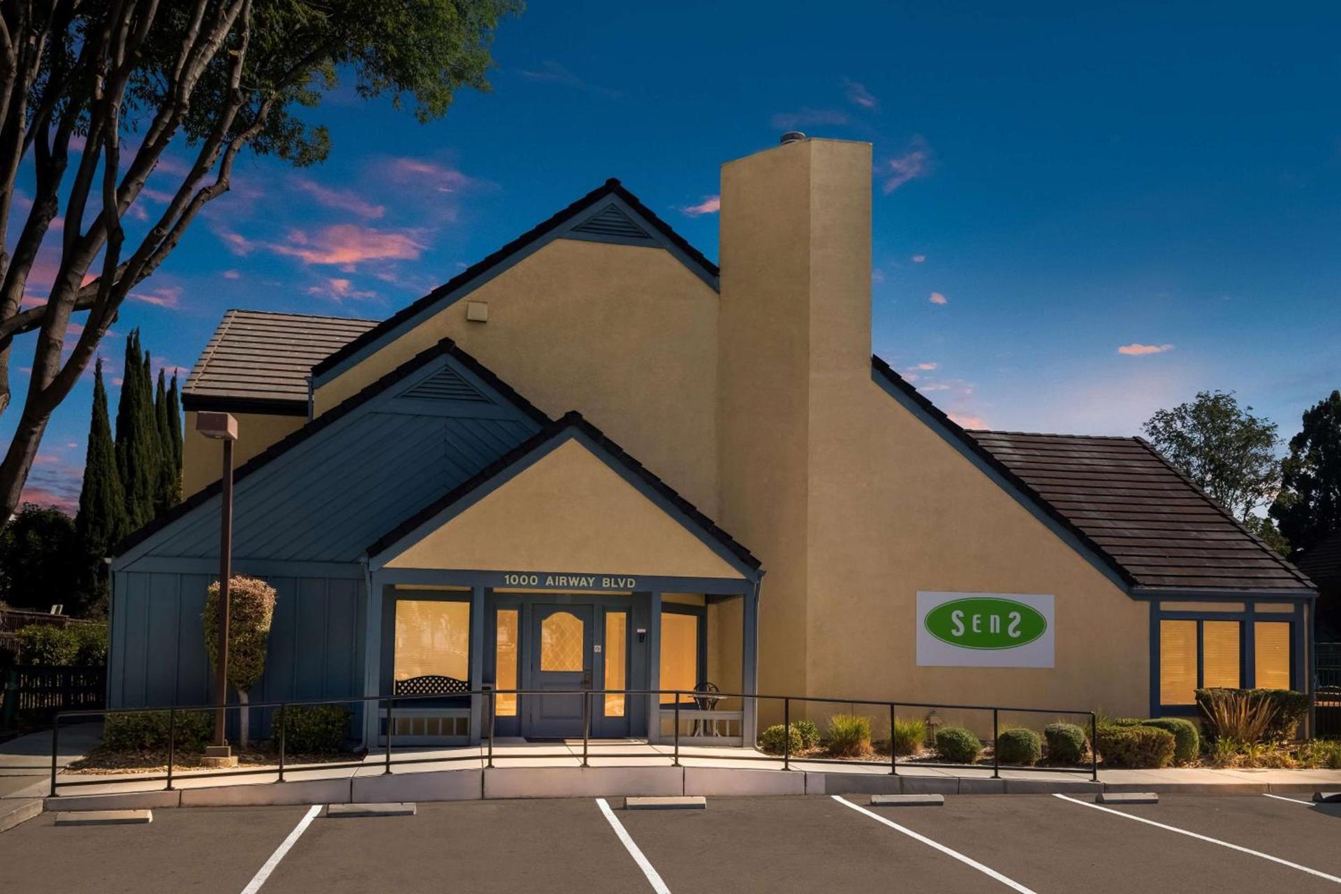 SenS Suites Livermore; SureStay Collection by Best Western photo 3