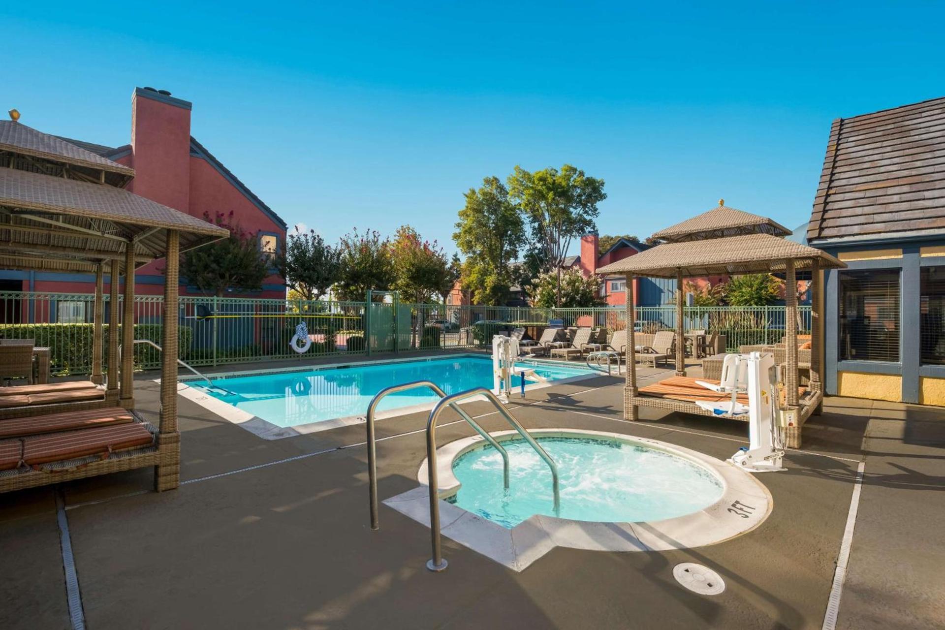 SenS Suites Livermore; SureStay Collection by Best Western photo 5