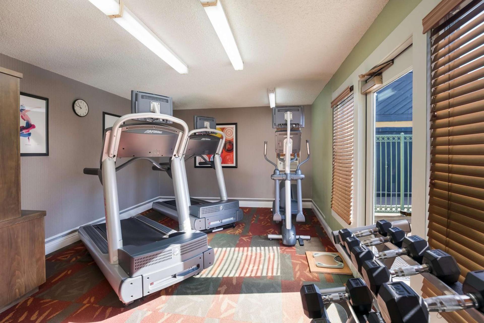 SenS Suites Livermore; SureStay Collection by Best Western photo 6