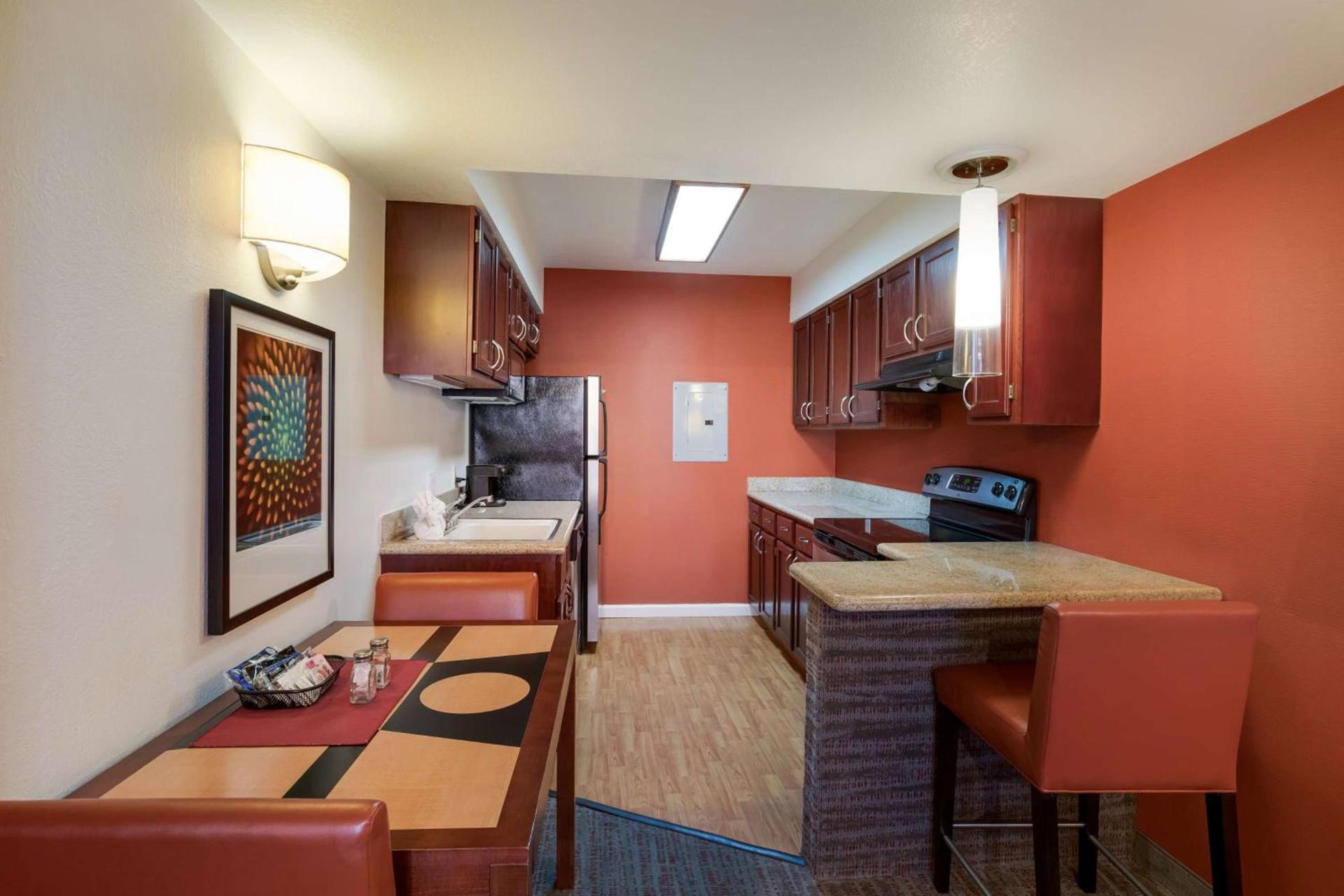 SenS Suites Livermore; SureStay Collection by Best Western photo 9