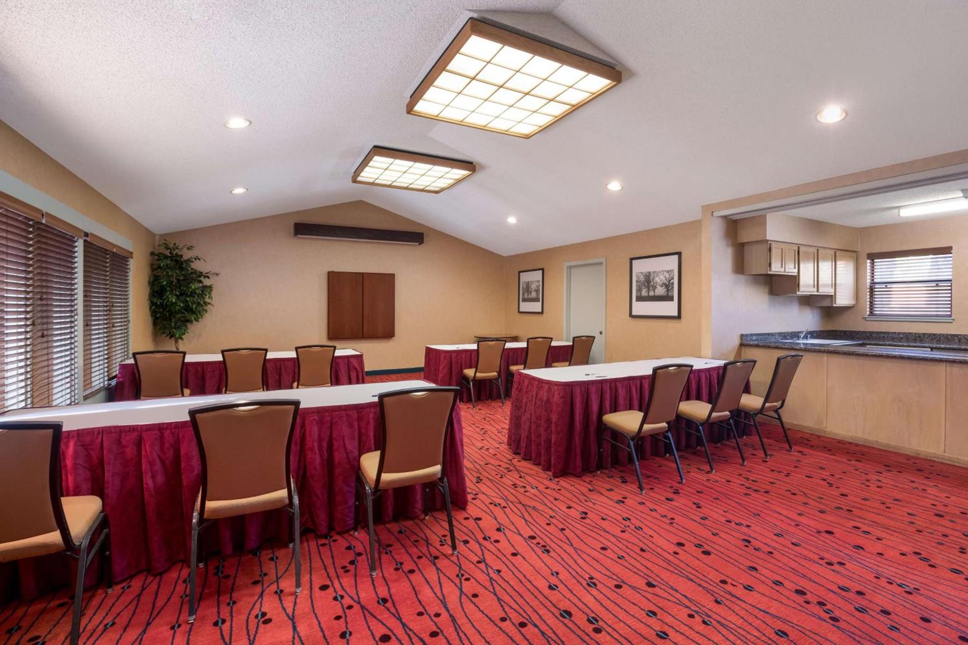 SenS Suites Livermore; SureStay Collection by Best Western photo 38