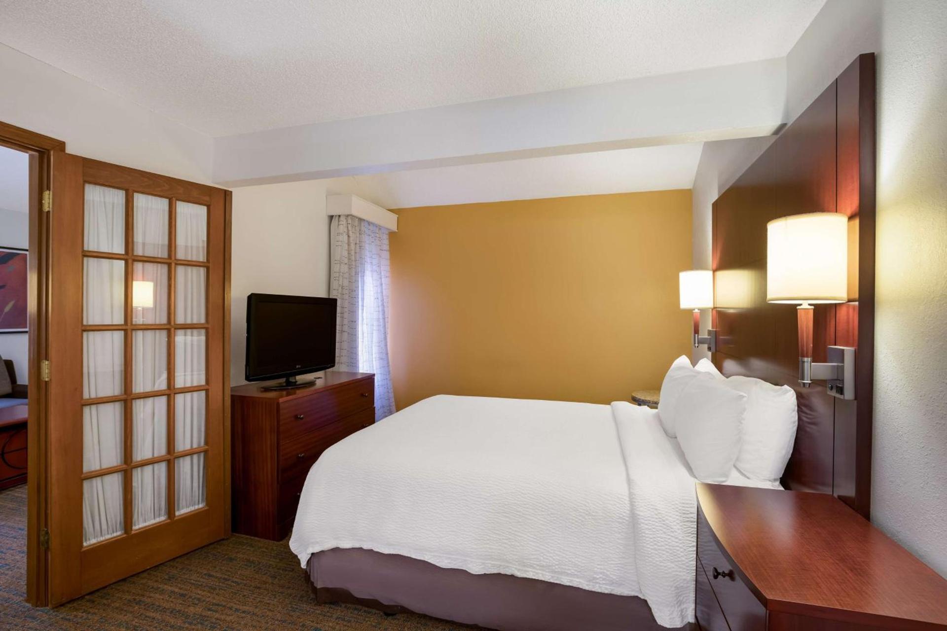SenS Suites Livermore; SureStay Collection by Best Western photo 44