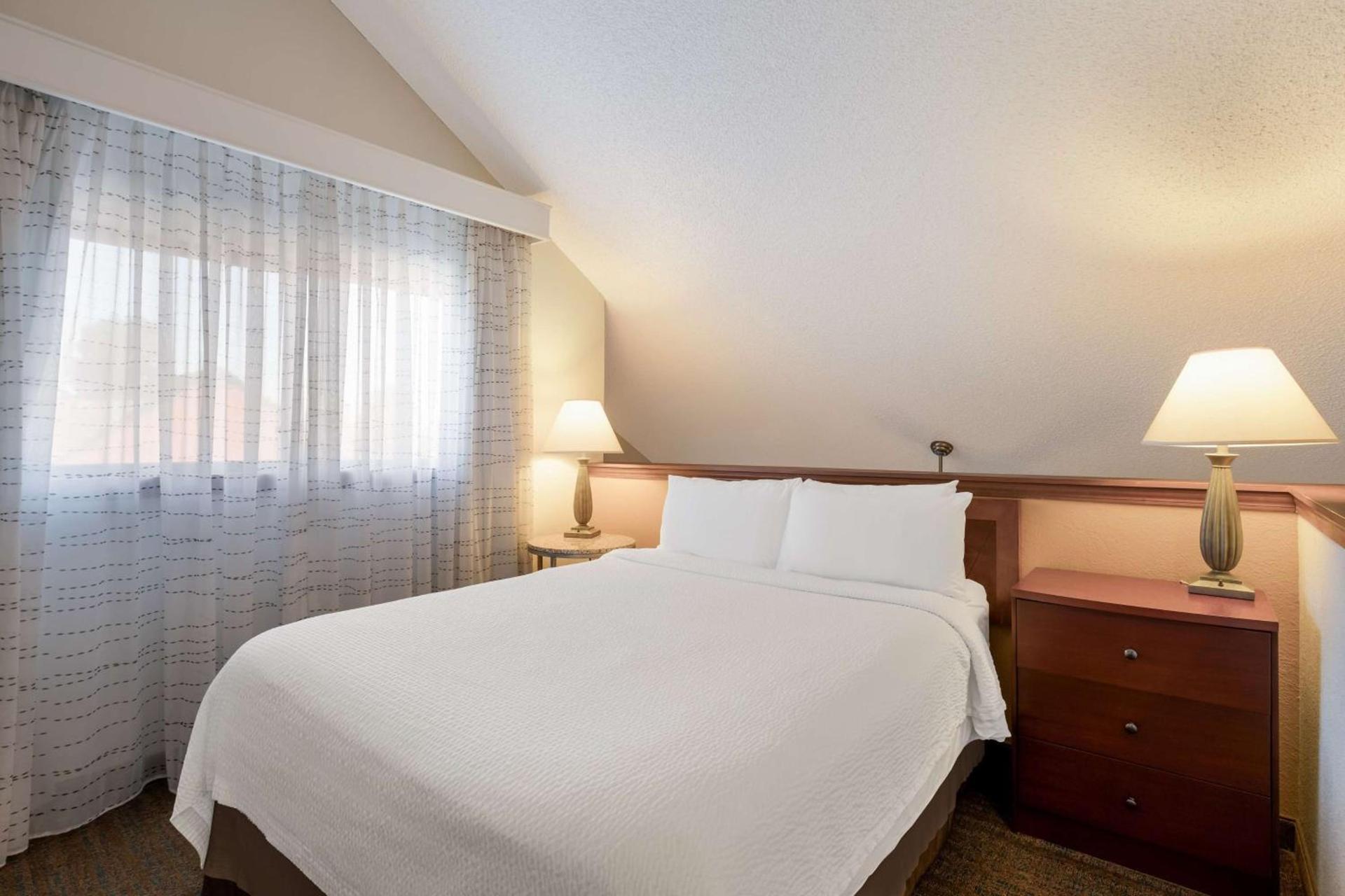 SenS Suites Livermore; SureStay Collection by Best Western photo 46