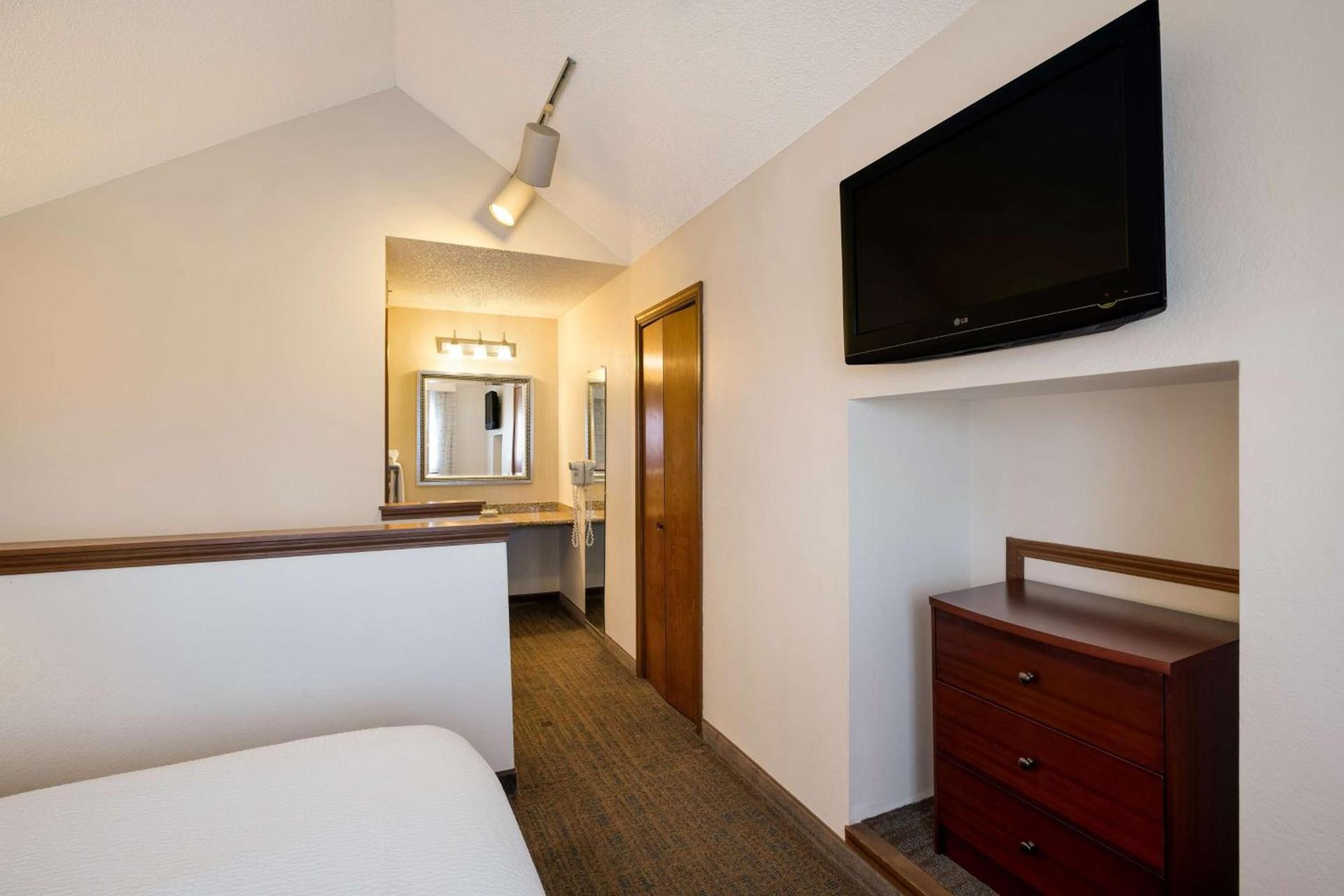 SenS Suites Livermore; SureStay Collection by Best Western photo 47