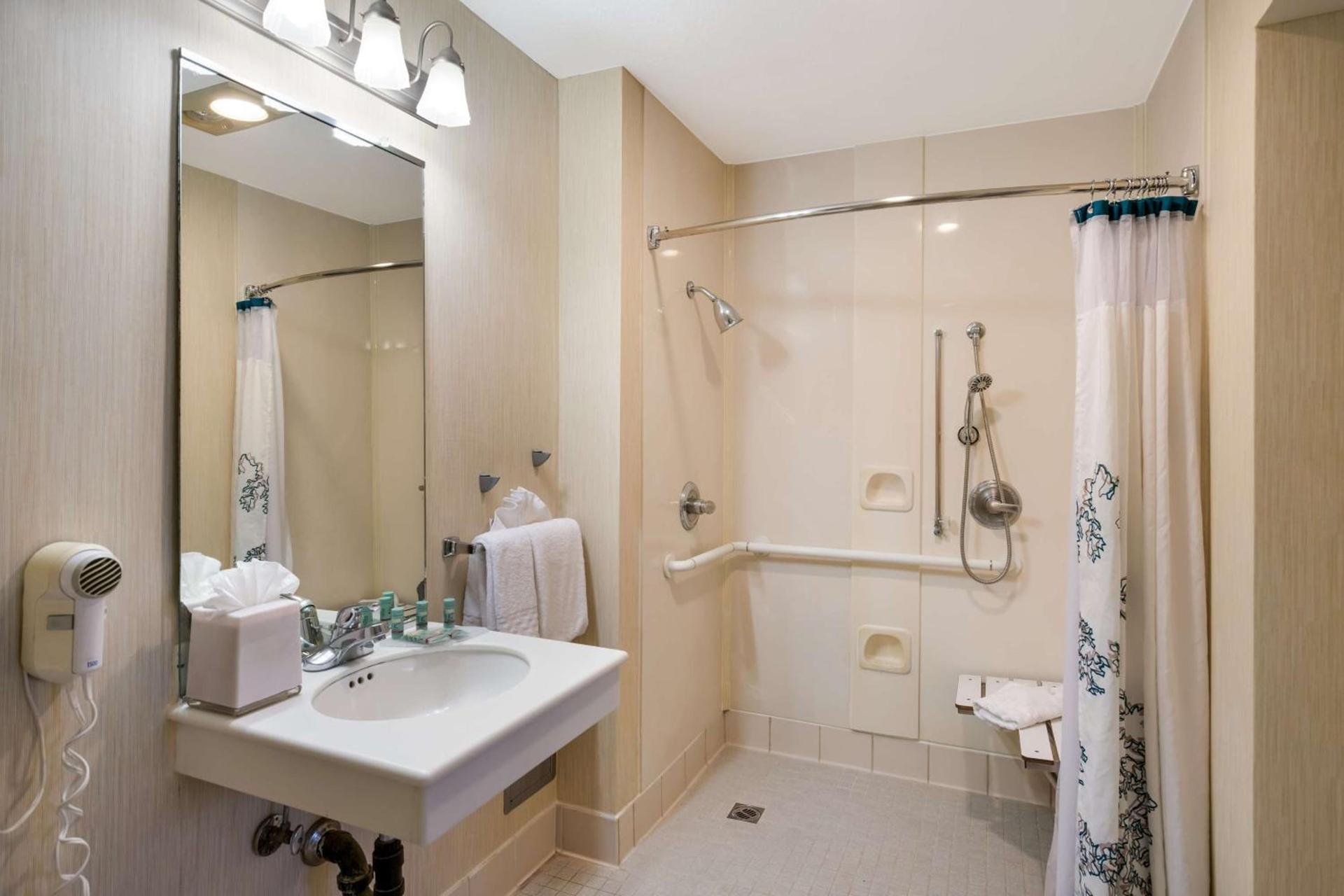 SenS Suites Livermore; SureStay Collection by Best Western photo 53