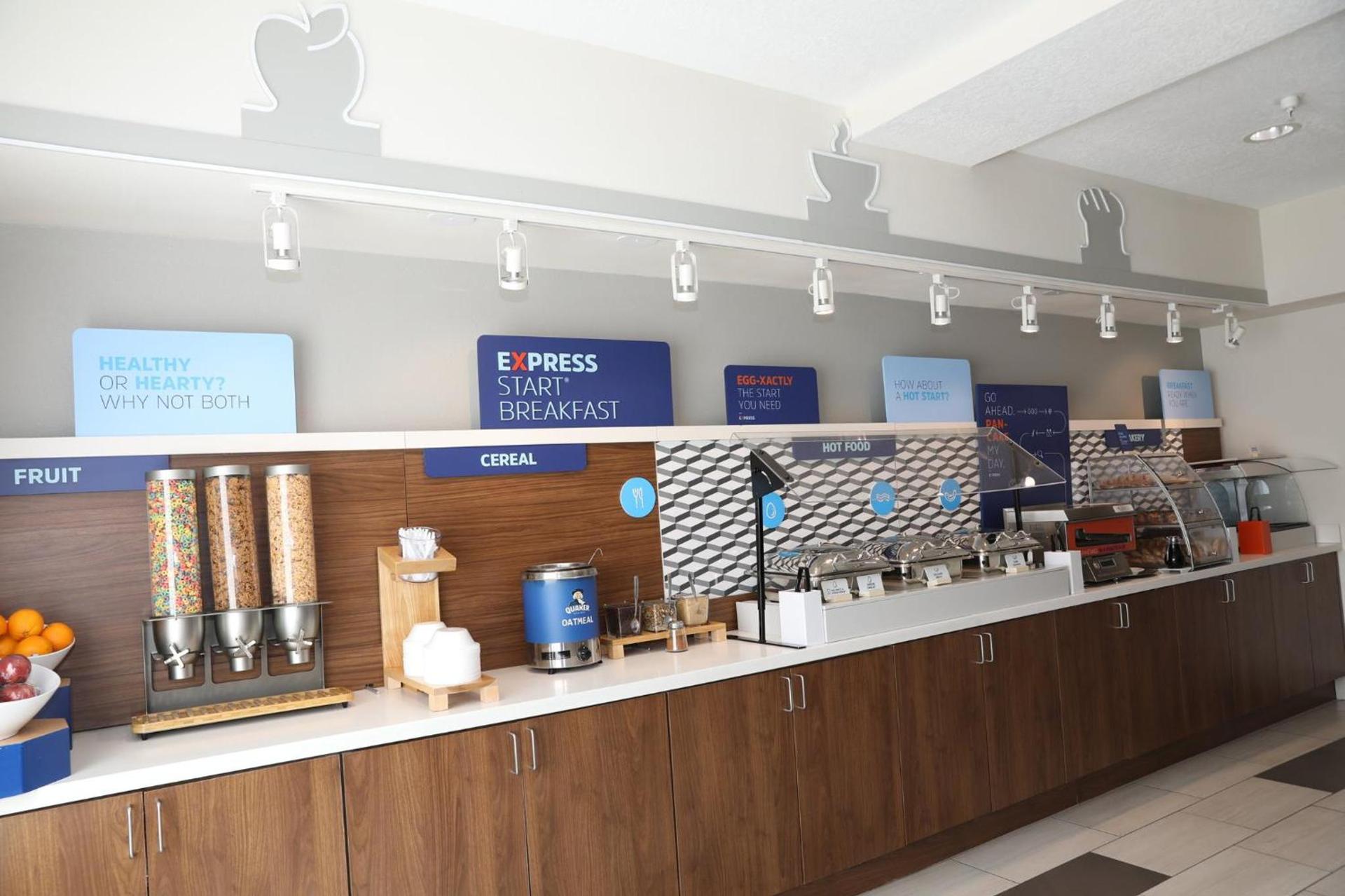 Holiday Inn Express Hotel & Suites Albuquerque Airport by IHG photo 17