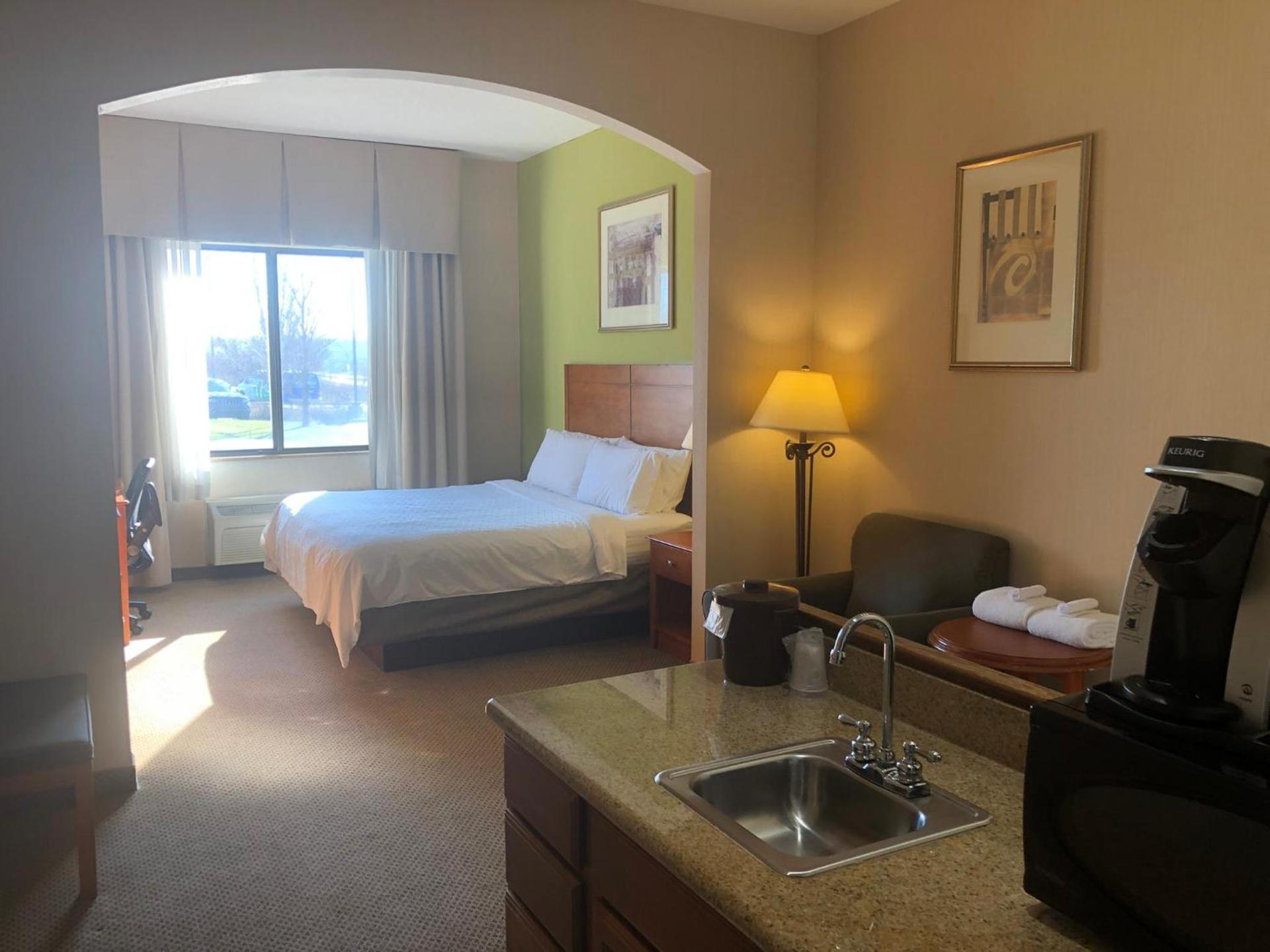 Holiday Inn Express Hotel & Suites Howell by IHG photo 39