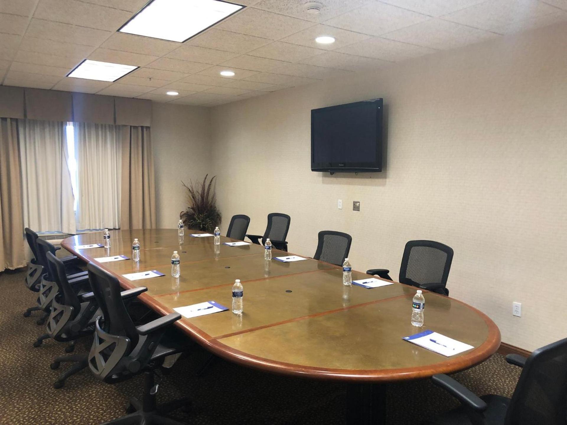 Holiday Inn Express Hotel & Suites Howell by IHG photo 53
