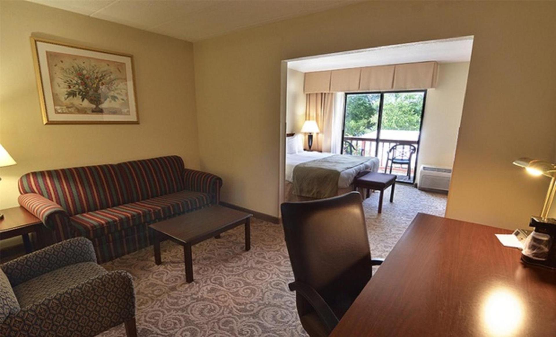 Sturbridge Host Hotel And Conference Center photo 14