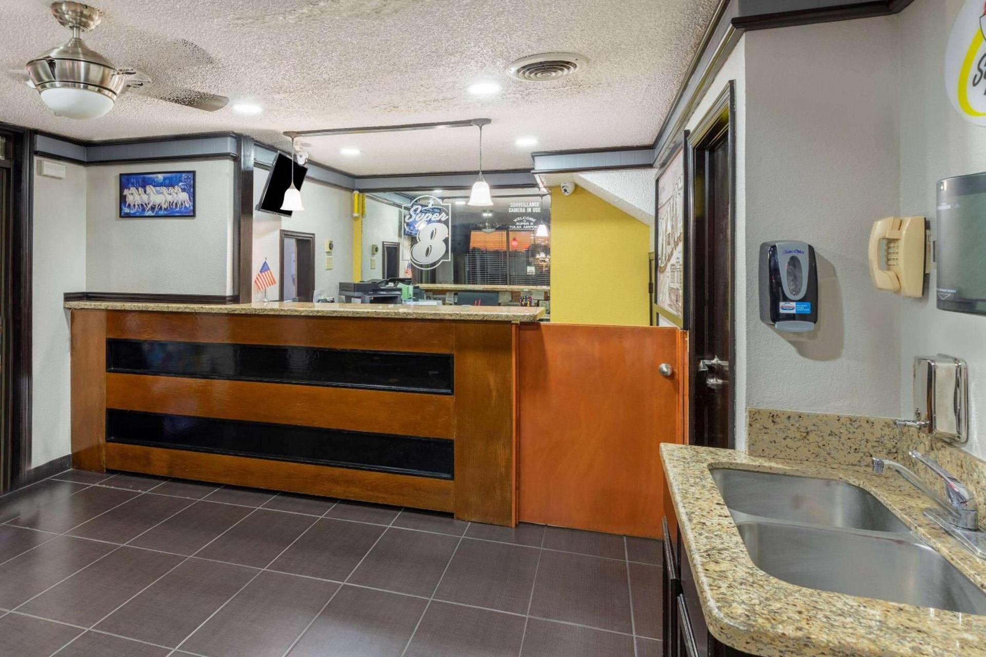 Economy Suites Fairgrounds photo 6