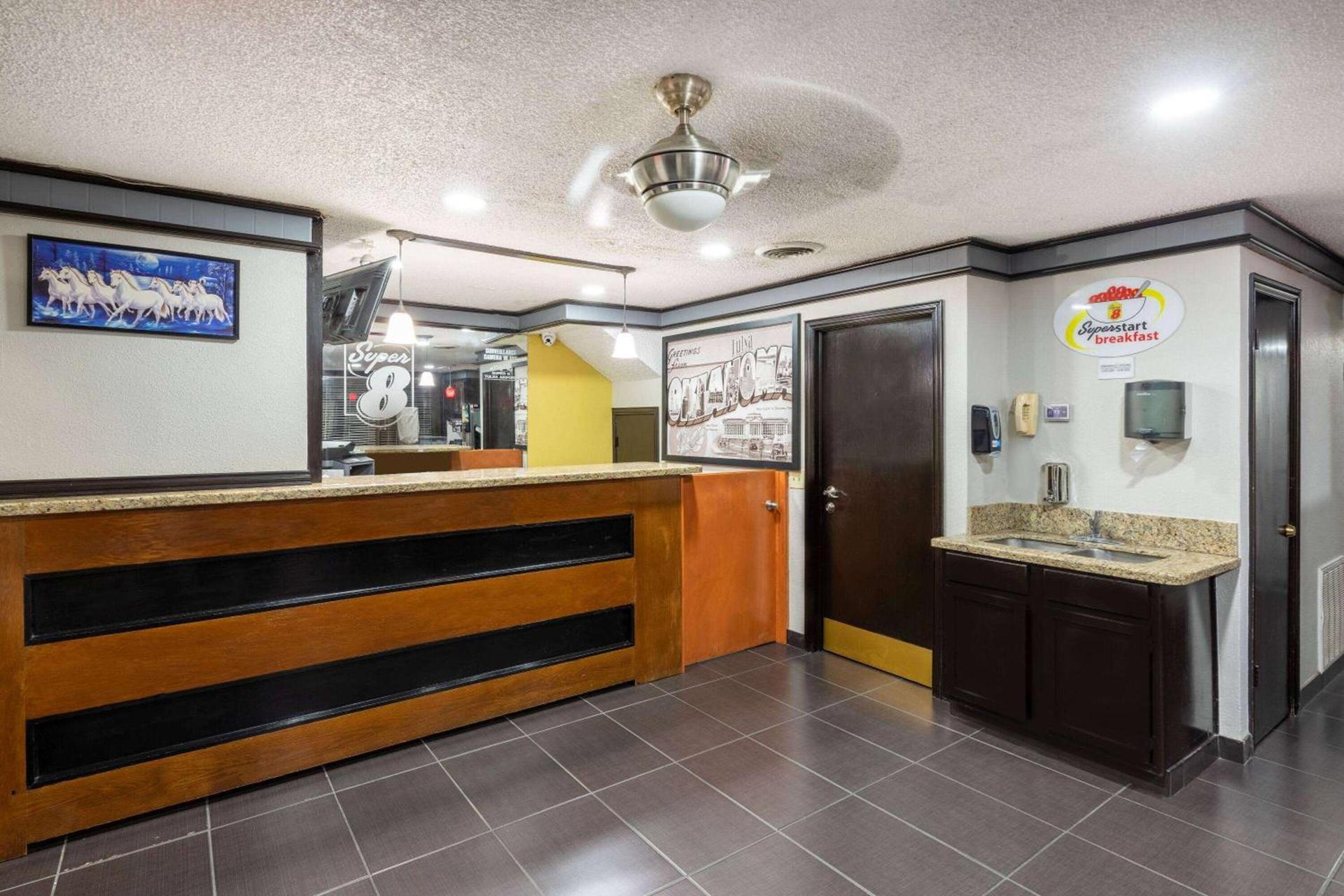 Economy Suites Fairgrounds photo 7