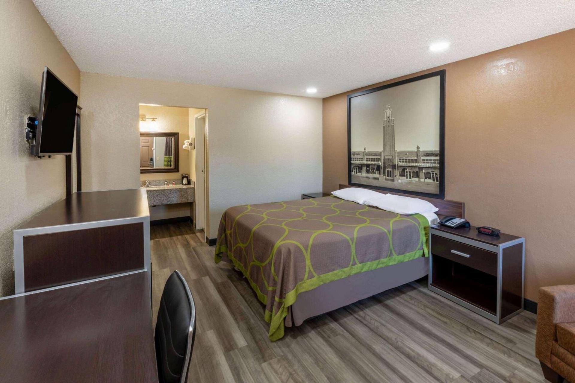Economy Suites Fairgrounds photo 23