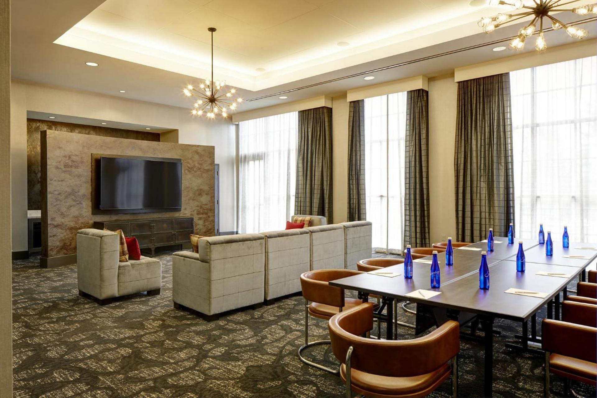 Archer Hotel Boston/Burlington photo 17