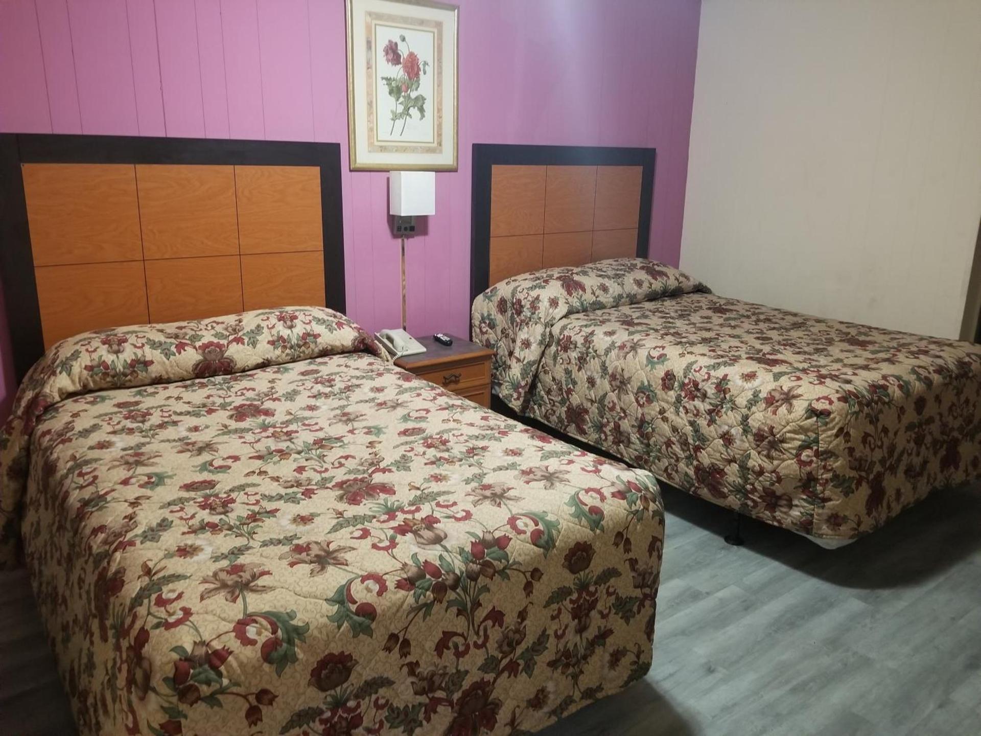 Traveler's Inn photo 8