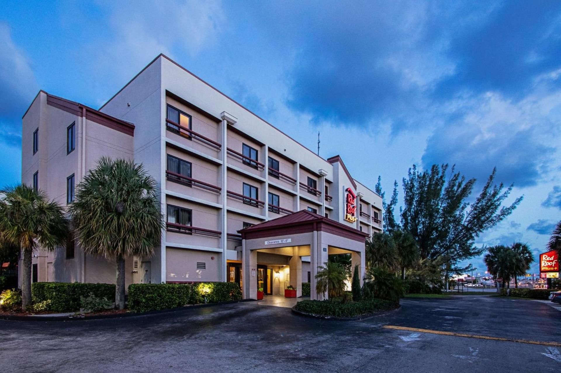 Red Roof Inn PLUS Miami Airport photo 5