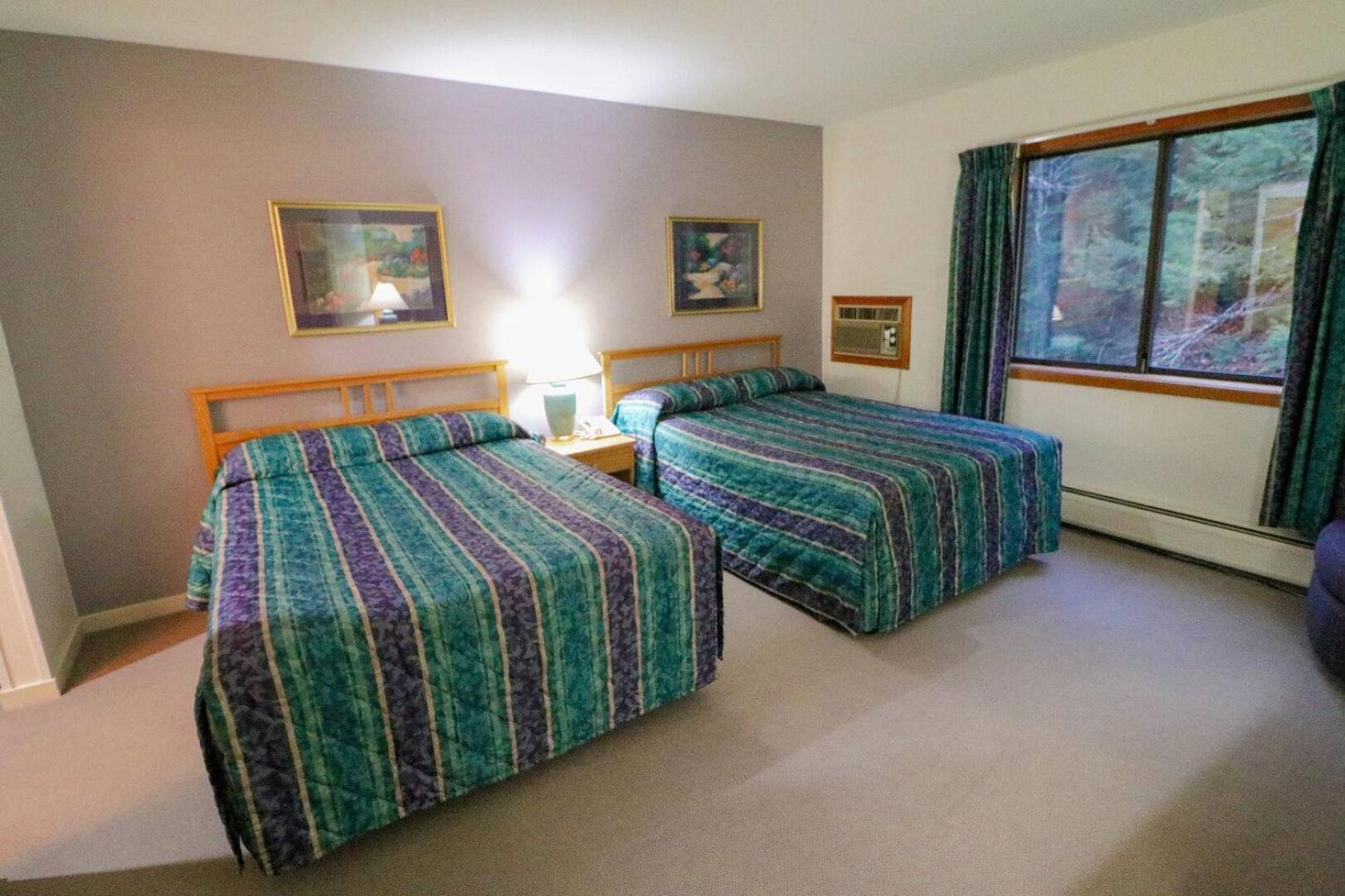Cedarbrook Two Double bed Standard Hotel room 118 photo 8