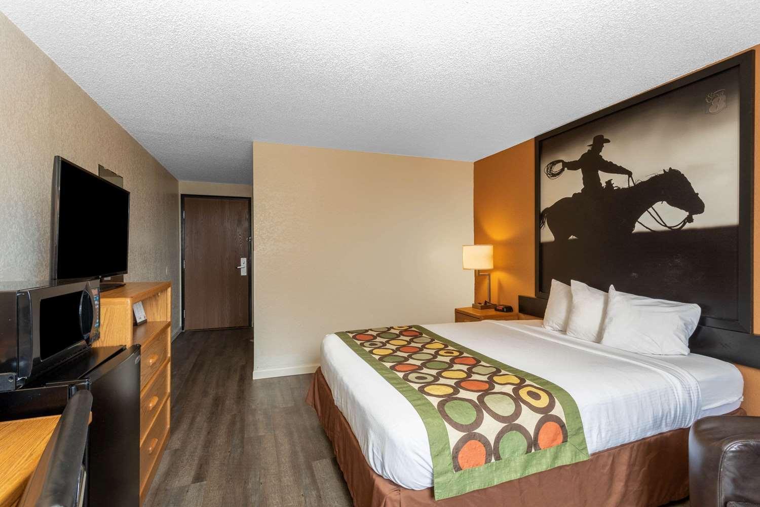 Super 8 by Wyndham Cheyenne WY photo 42