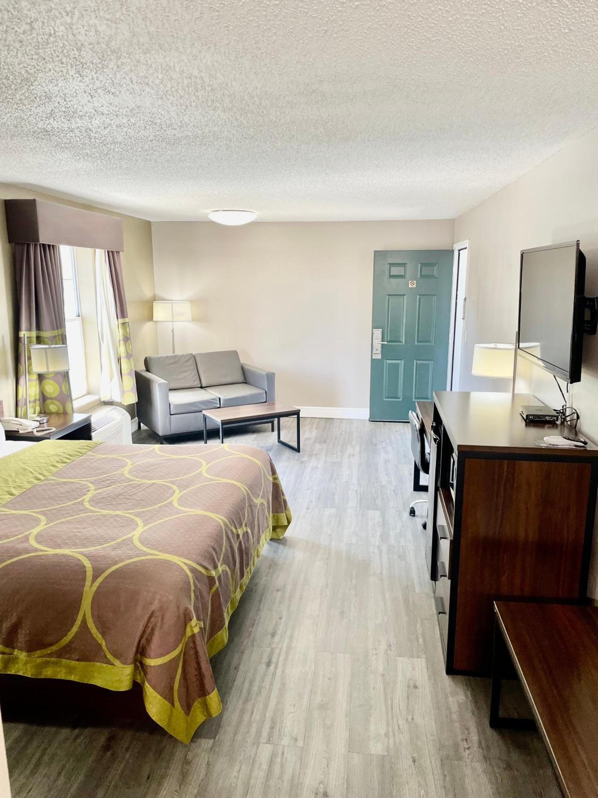 Super 8 by Wyndham Bay St. Louis photo 14