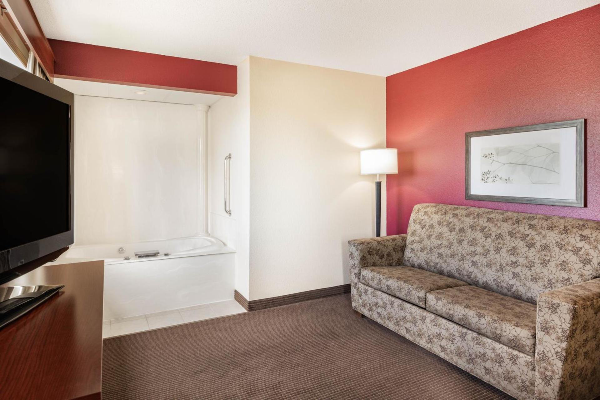 SureStay Plus Hotel by Best Western Litchfield photo 24