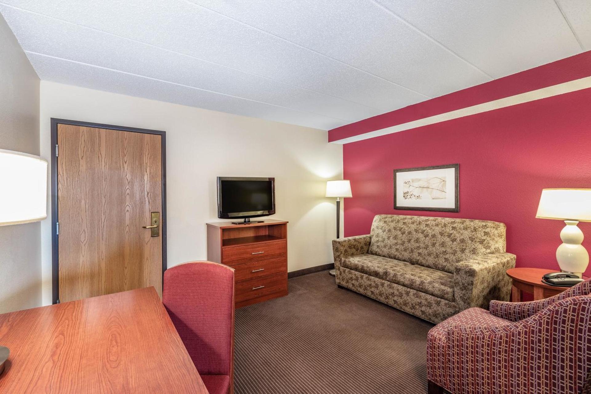 SureStay Plus Hotel by Best Western Litchfield photo 29