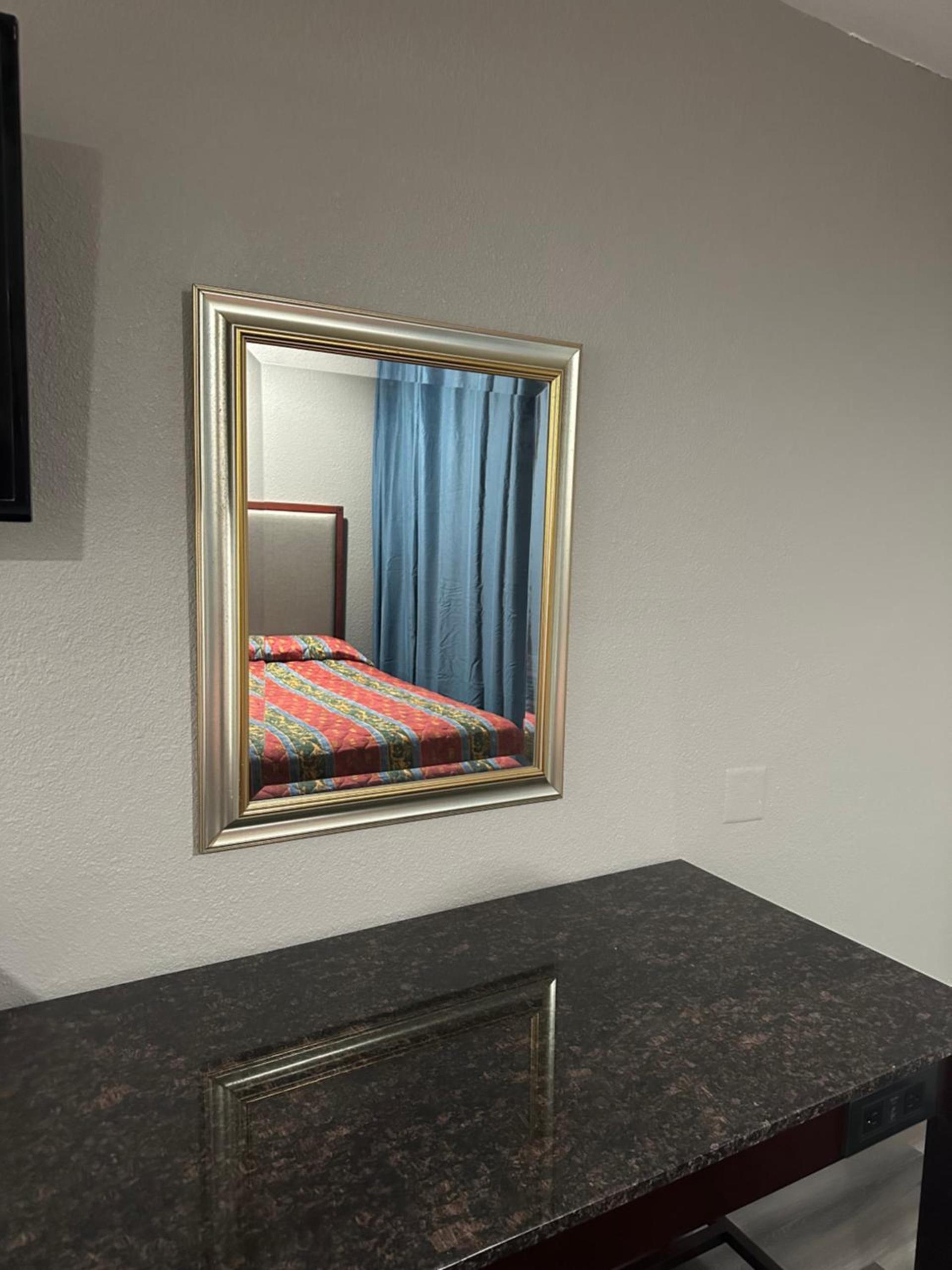 ROYAL MOTEL TRACY photo 6