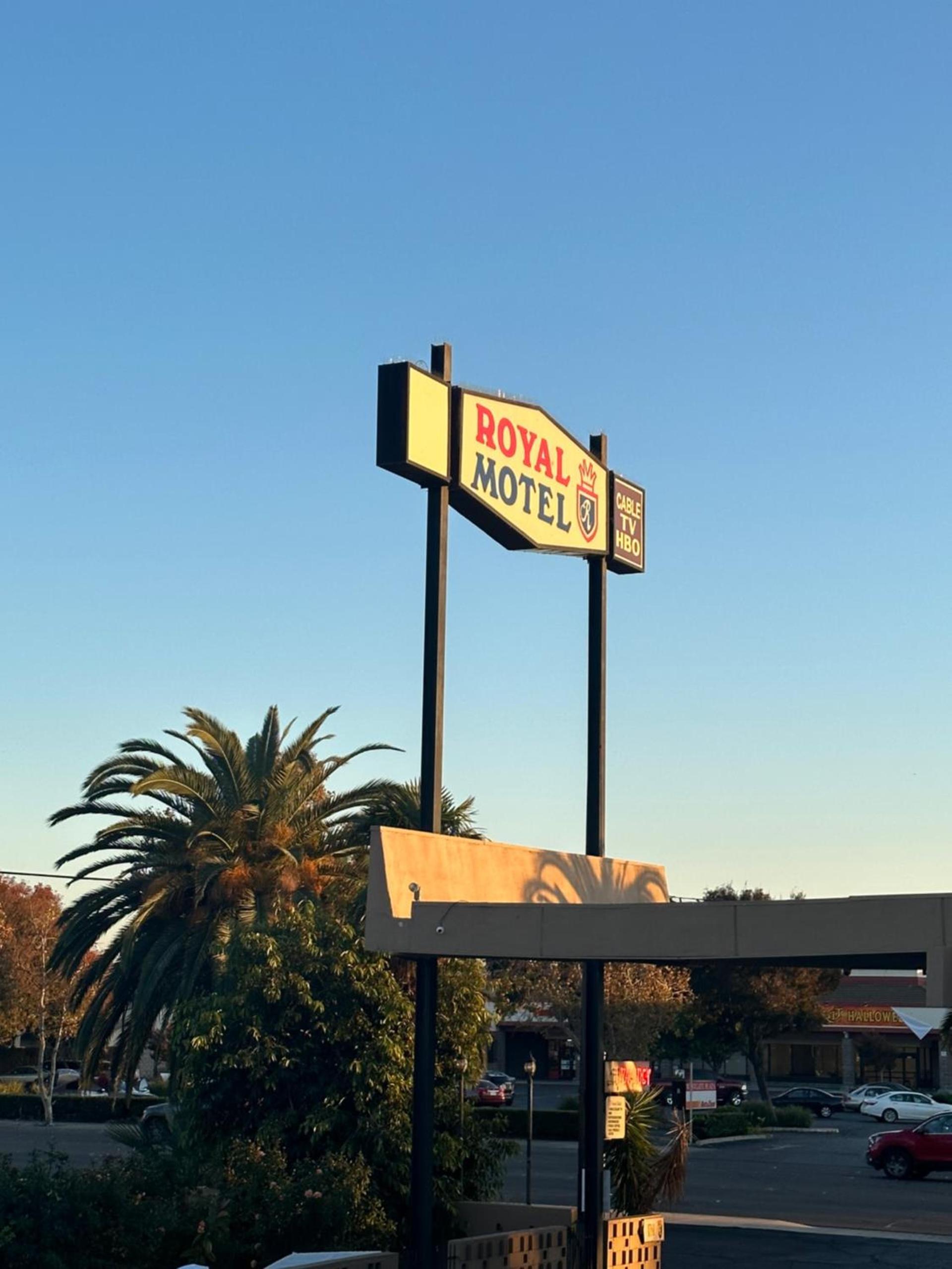 ROYAL MOTEL TRACY photo 7