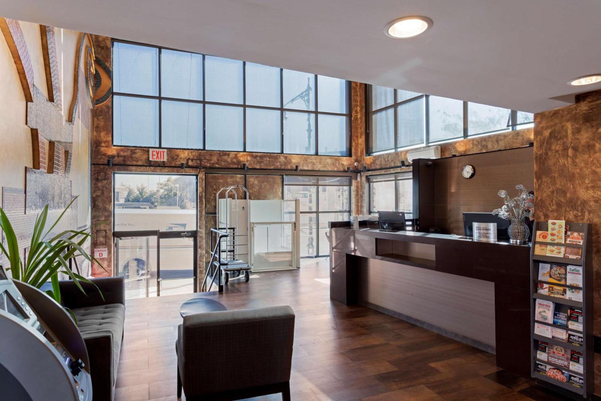 Best Western Plus Brooklyn Bay Hotel photo 4