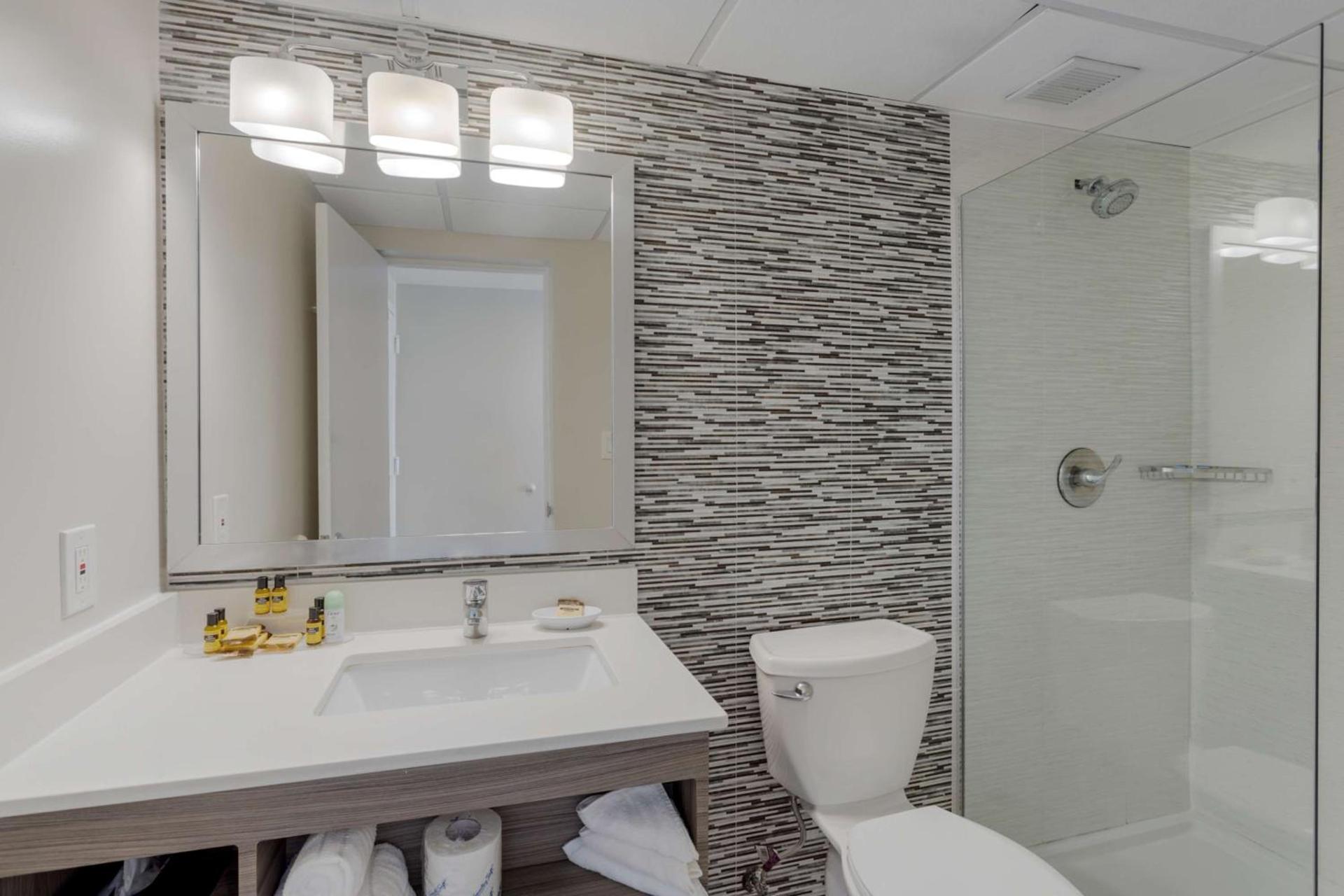 Best Western Plus Brooklyn Bay Hotel photo 18