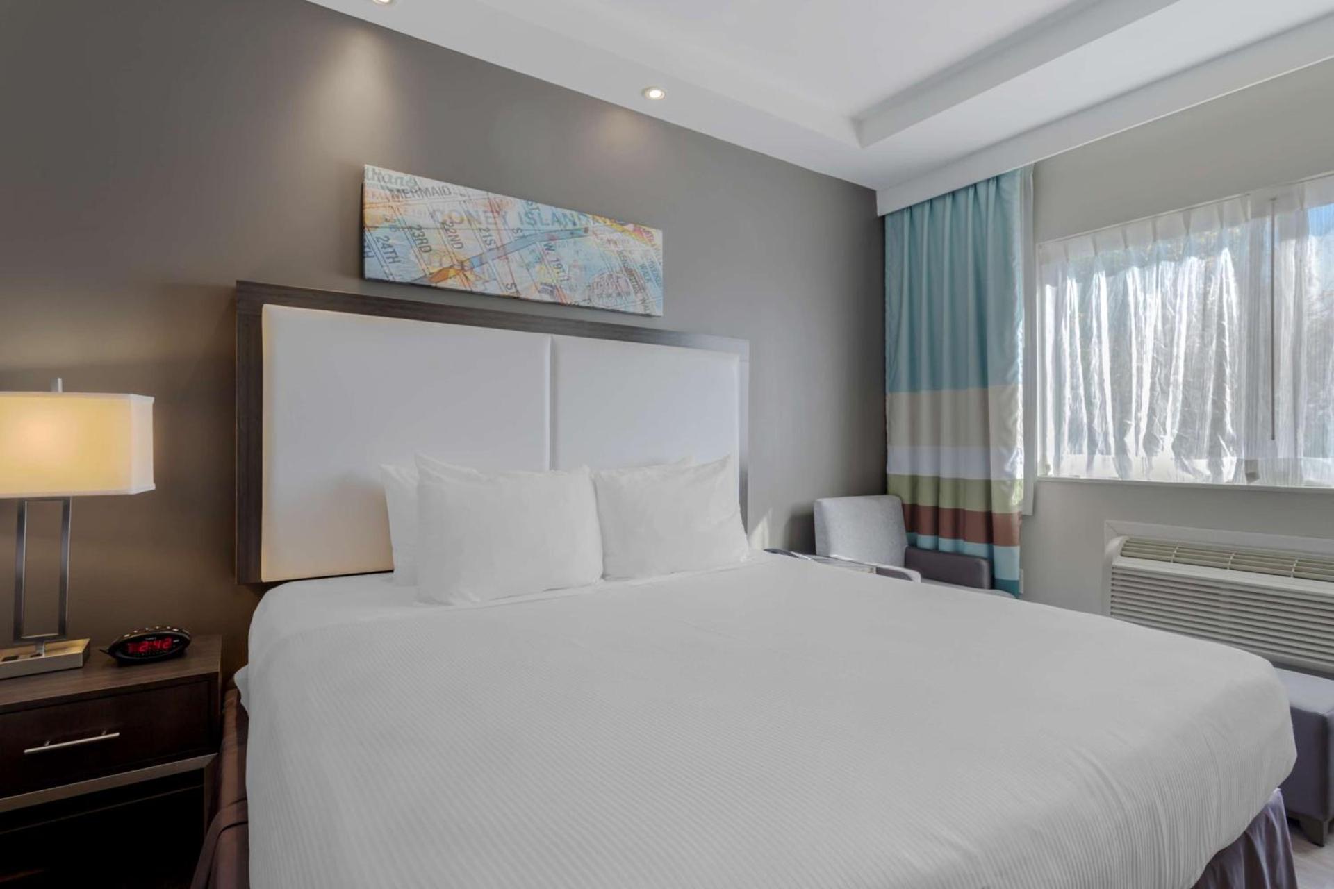 Best Western Plus Brooklyn Bay Hotel photo 20