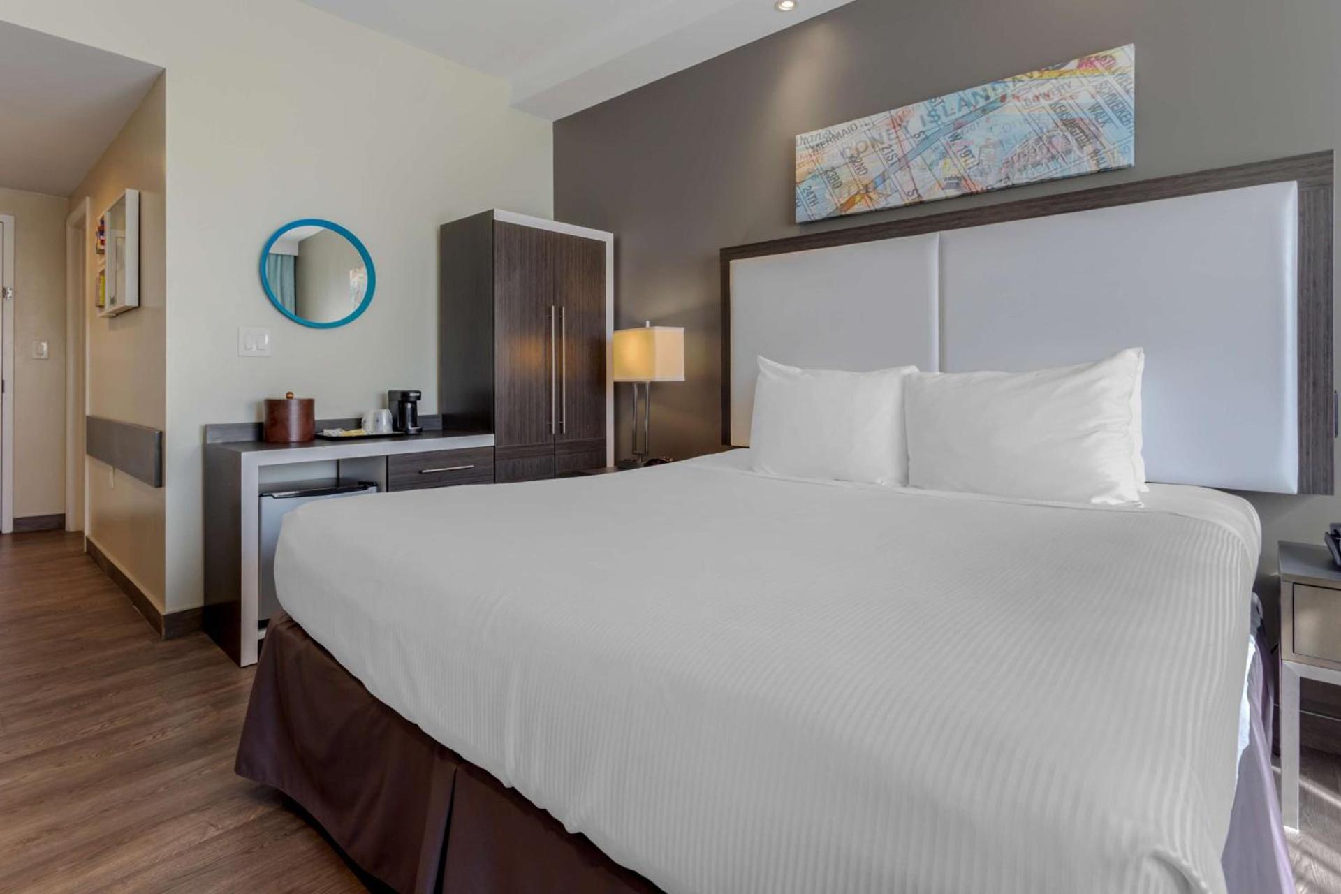 Best Western Plus Brooklyn Bay Hotel photo 2