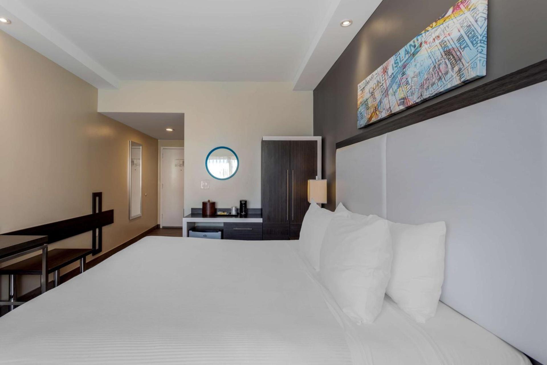Best Western Plus Brooklyn Bay Hotel photo 21