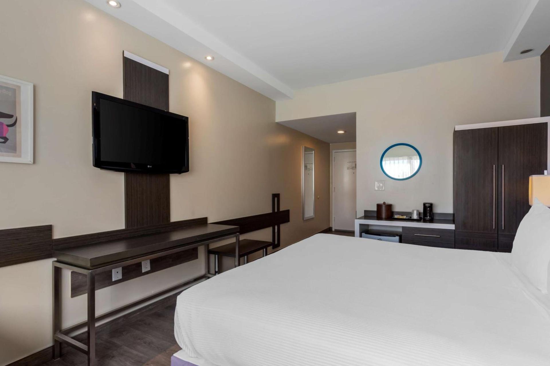 Best Western Plus Brooklyn Bay Hotel photo 22