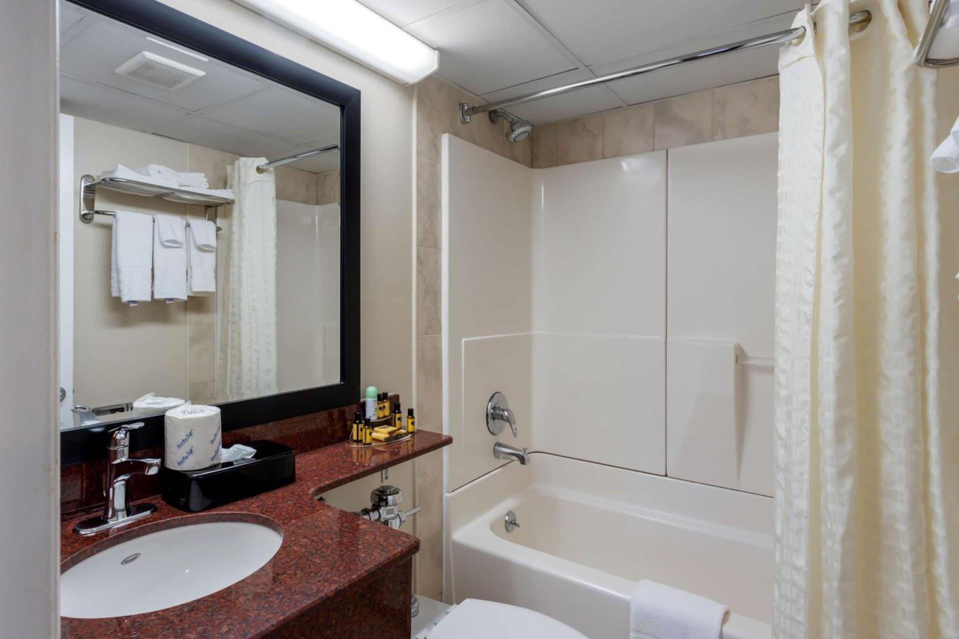 Best Western Plus Brooklyn Bay Hotel photo 29