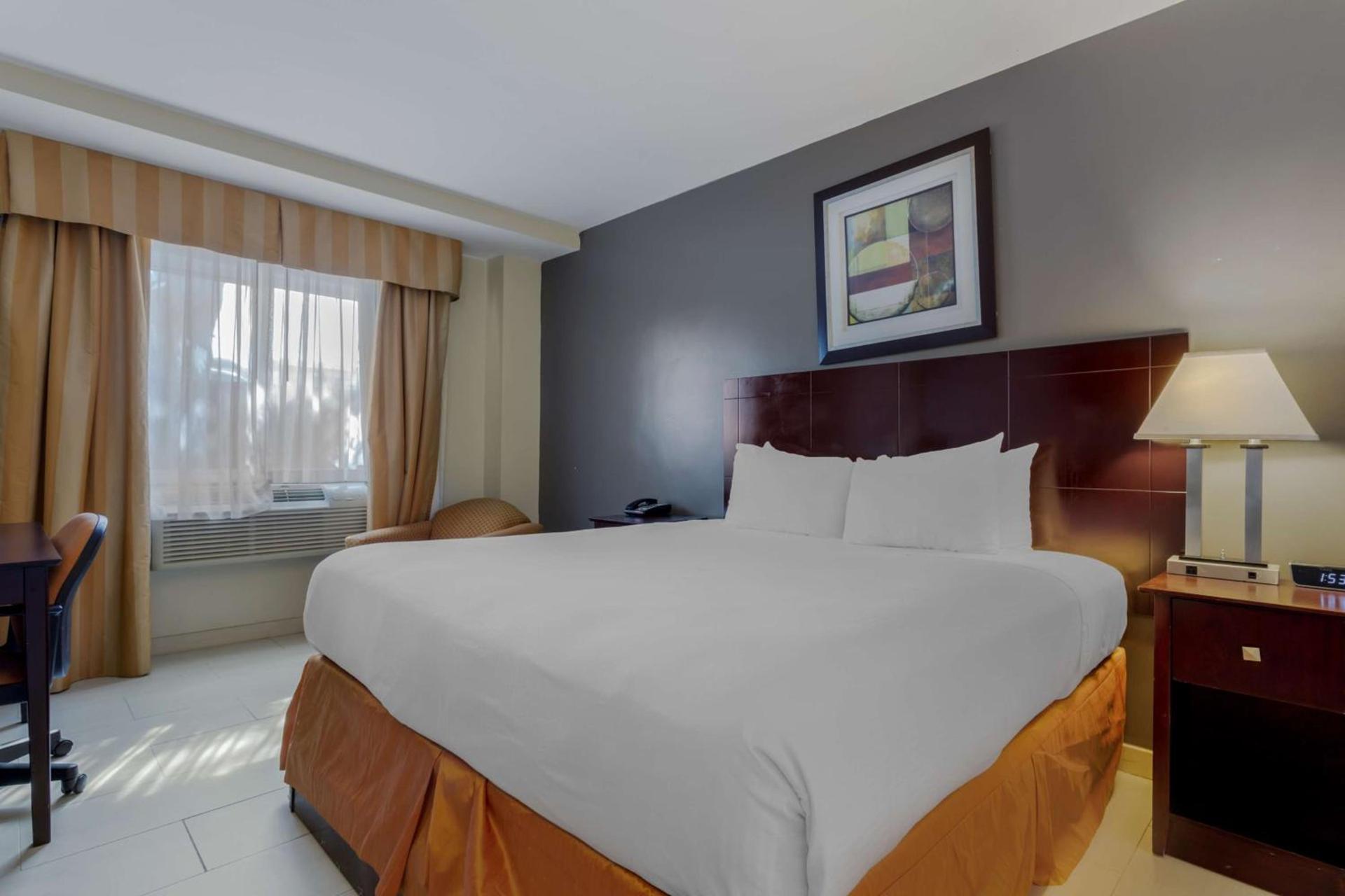 Best Western Plus Brooklyn Bay Hotel photo 30