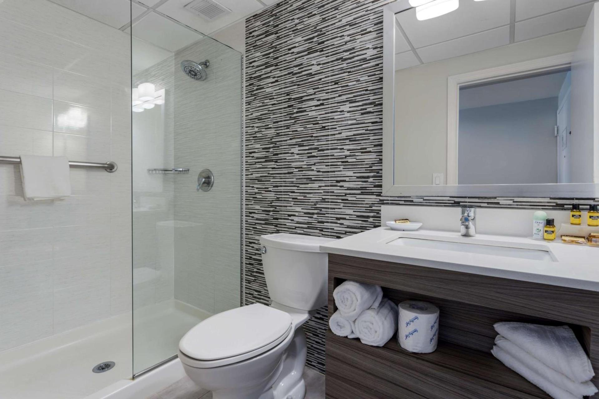 Best Western Plus Brooklyn Bay Hotel photo 36