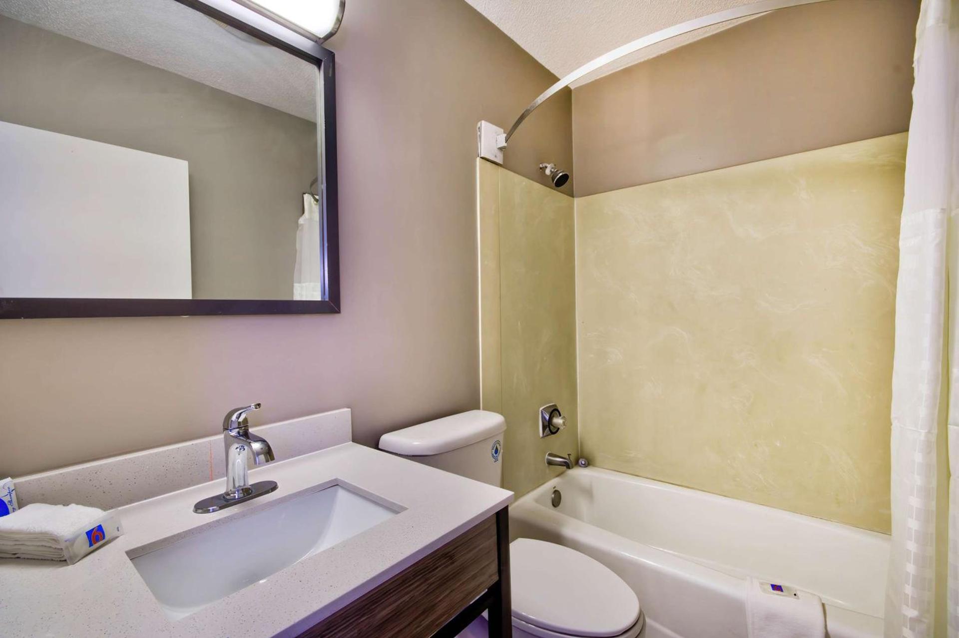 Motel 6 Jeffersonville, IN photo 18