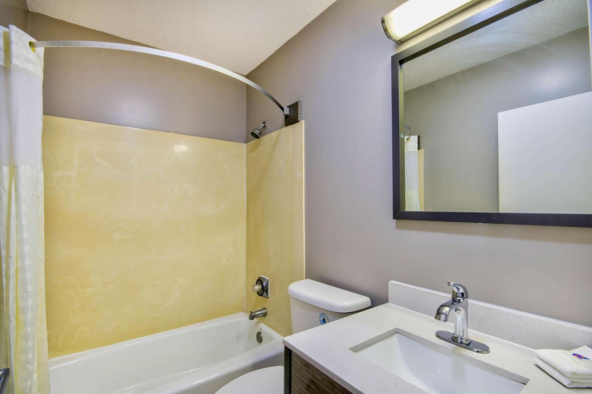 Motel 6 Jeffersonville, IN photo 21