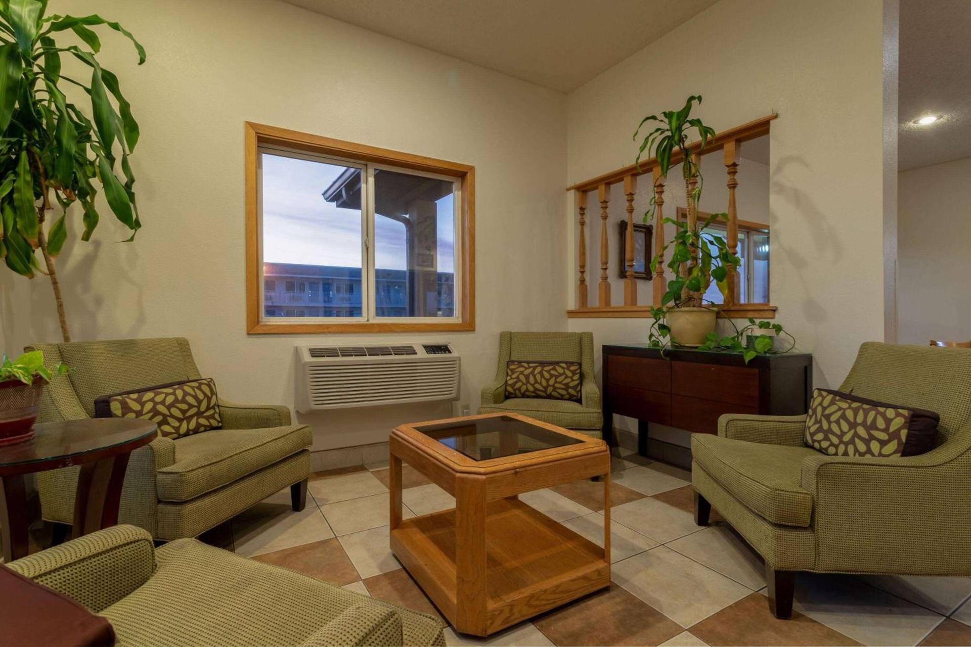 Super 8 by Wyndham Pendleton photo 6