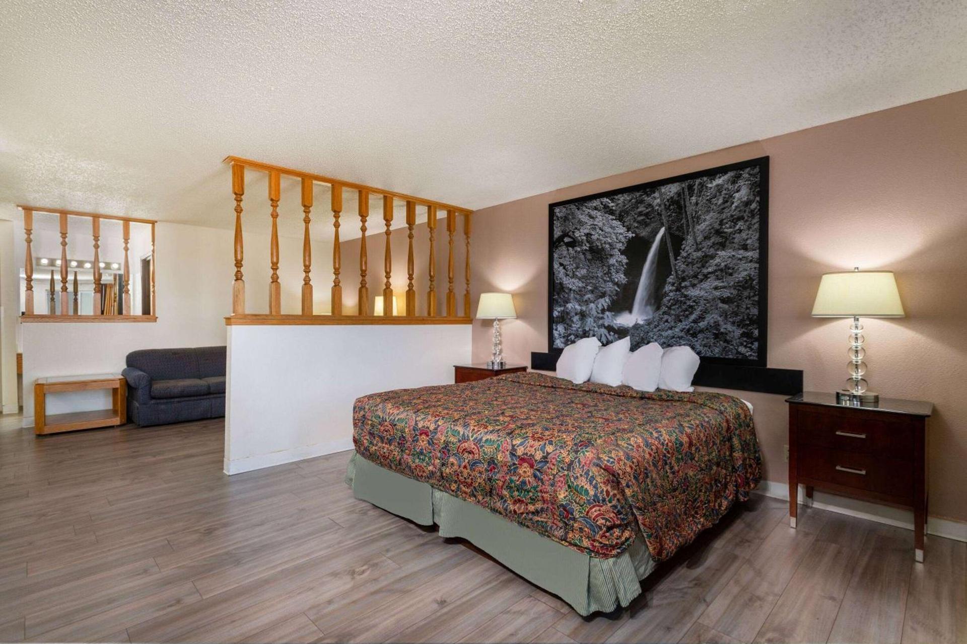 Super 8 by Wyndham Pendleton photo 14
