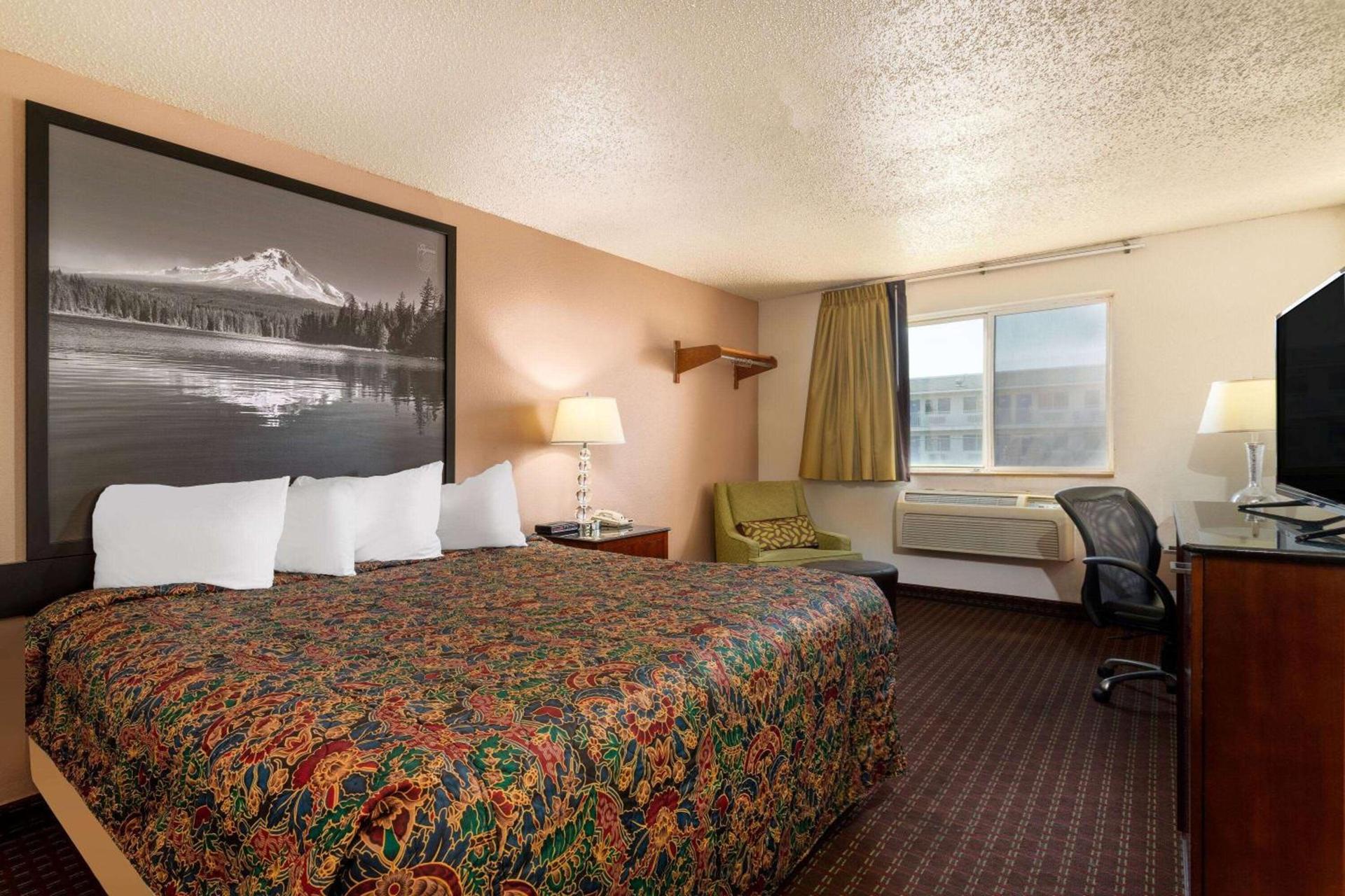 Super 8 by Wyndham Pendleton photo 17