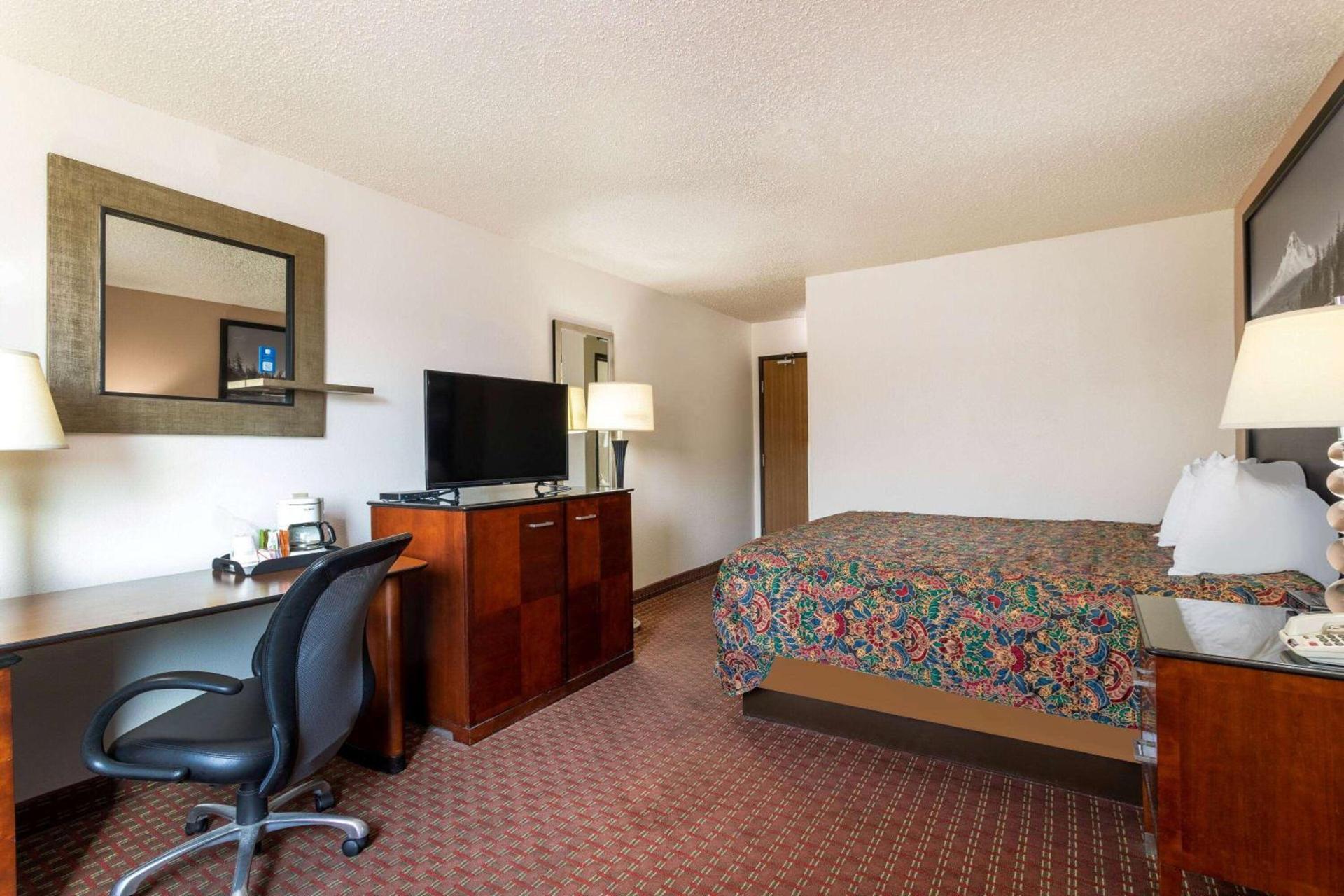 Super 8 by Wyndham Pendleton photo 18