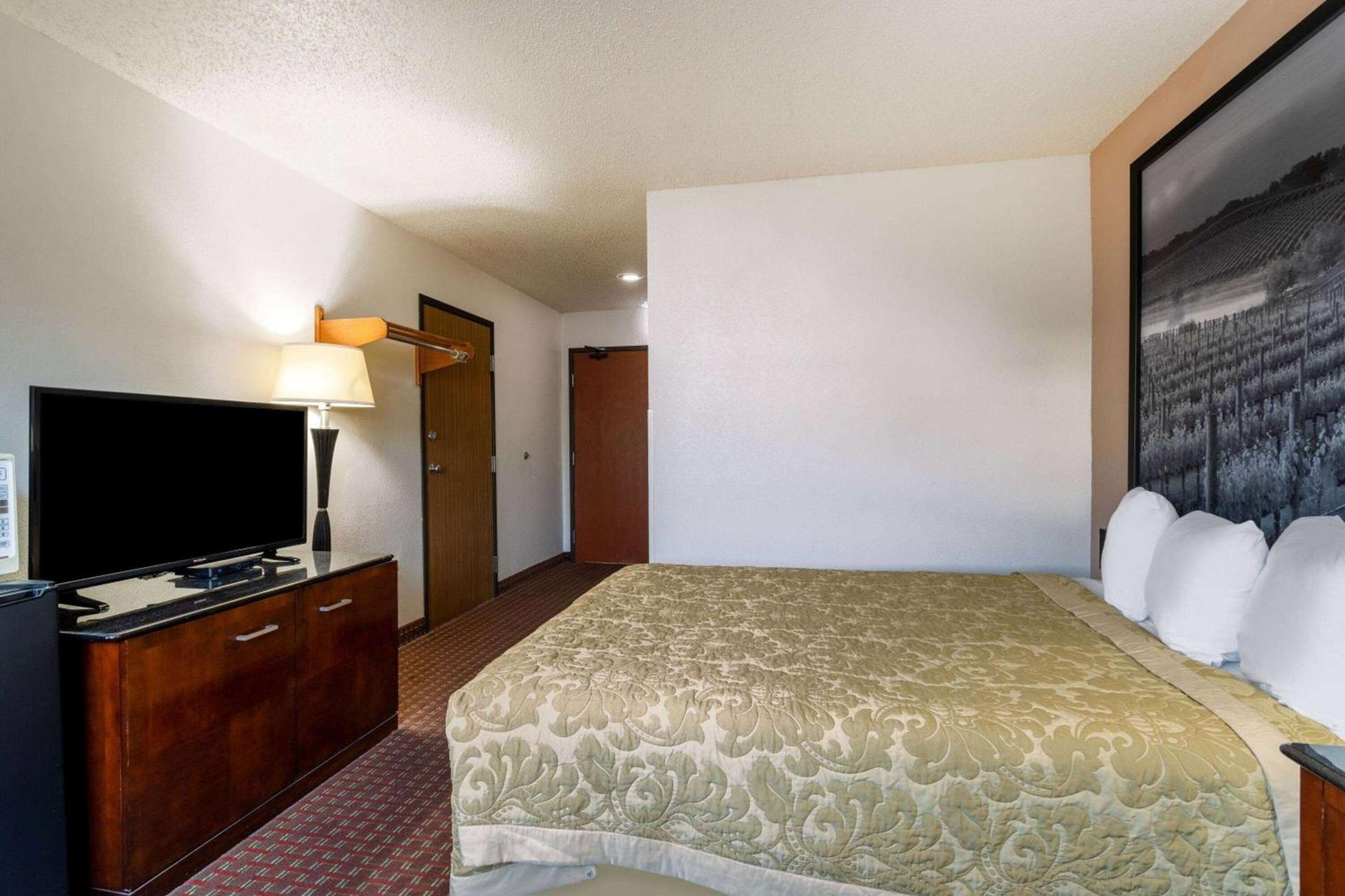 Super 8 by Wyndham Pendleton photo 19