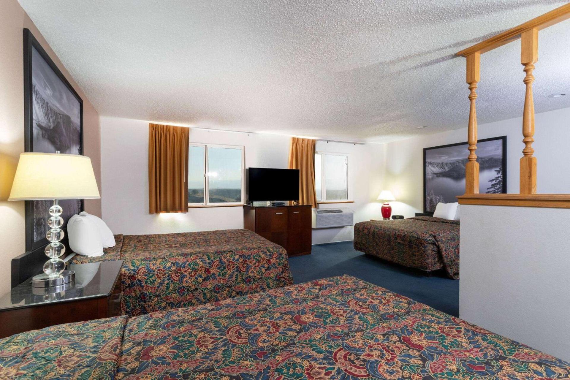 Super 8 by Wyndham Pendleton photo 21