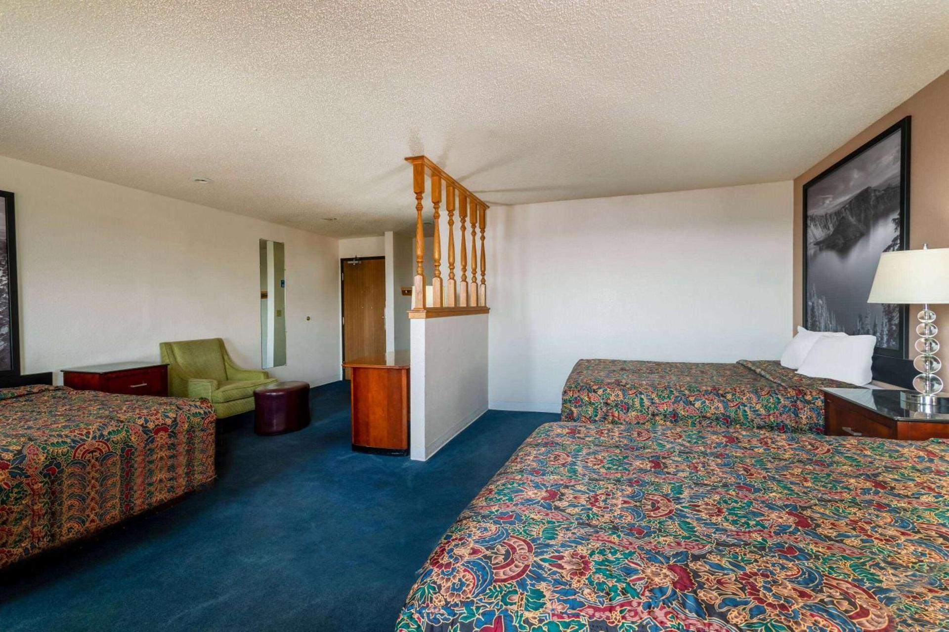 Super 8 by Wyndham Pendleton photo 22
