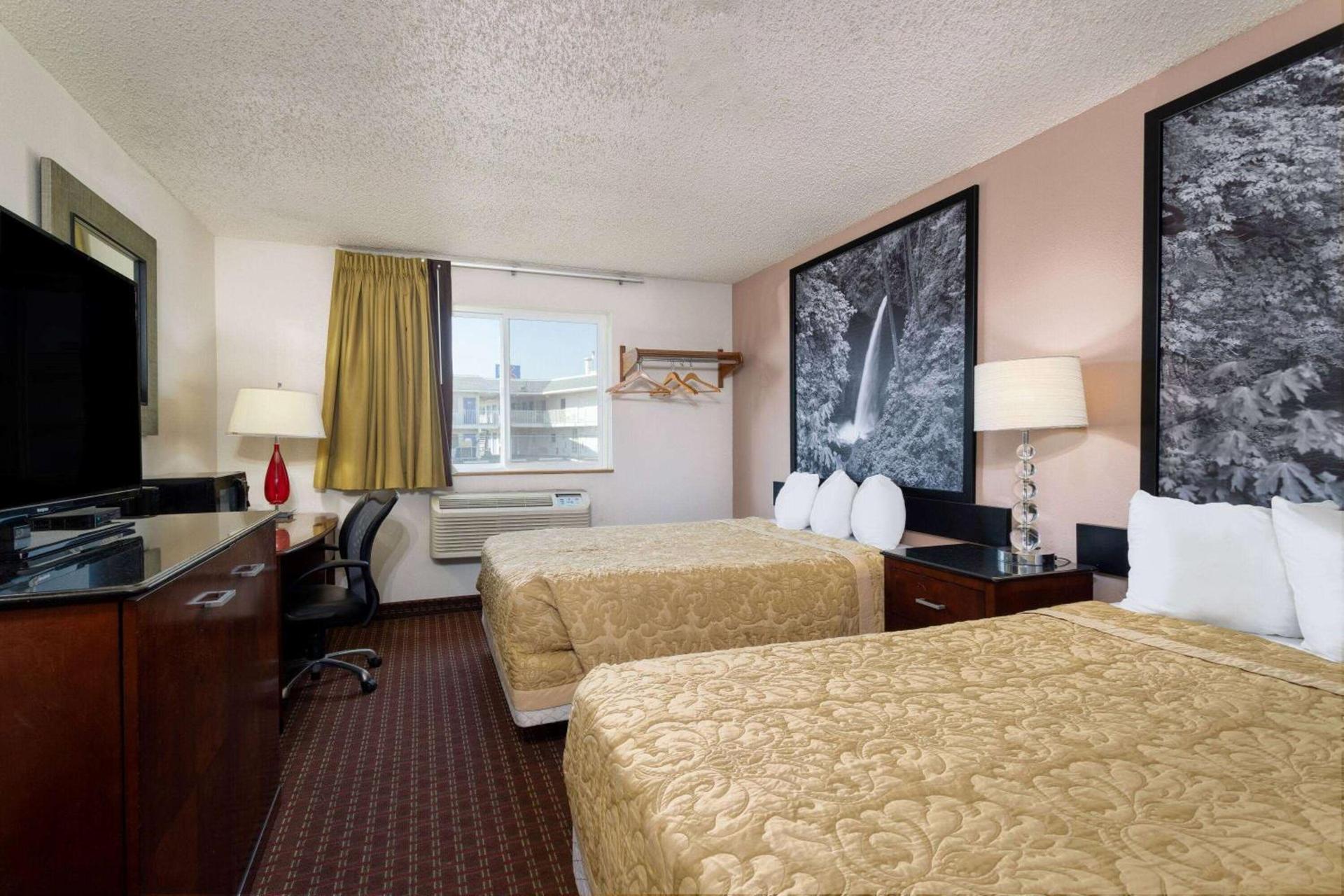 Super 8 by Wyndham Pendleton photo 24