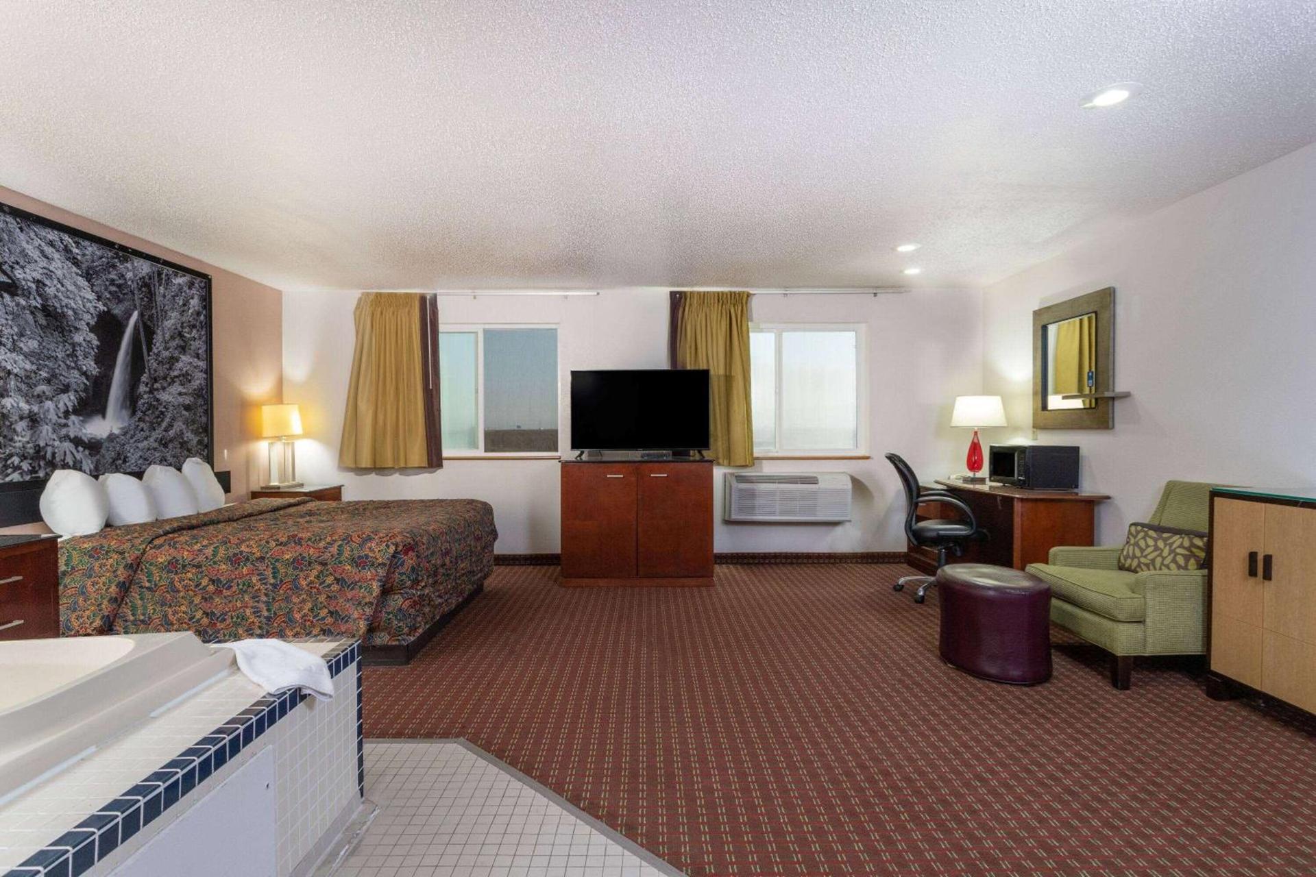 Super 8 by Wyndham Pendleton photo 26
